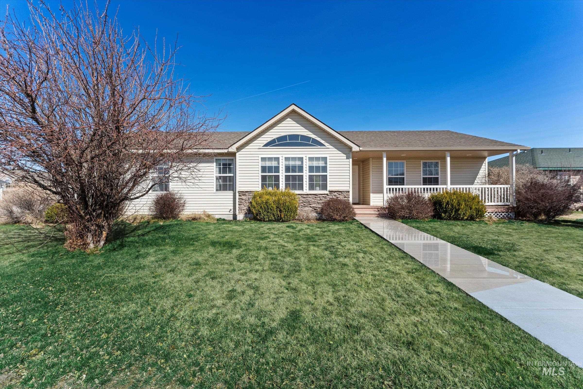 108 Ne Thunder Property Photo