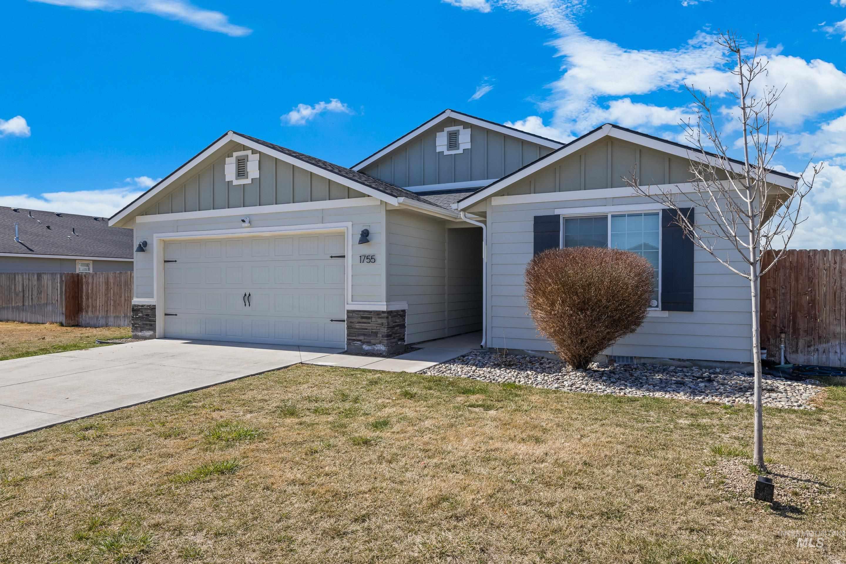 1755 Sw Levant Property Photo 2