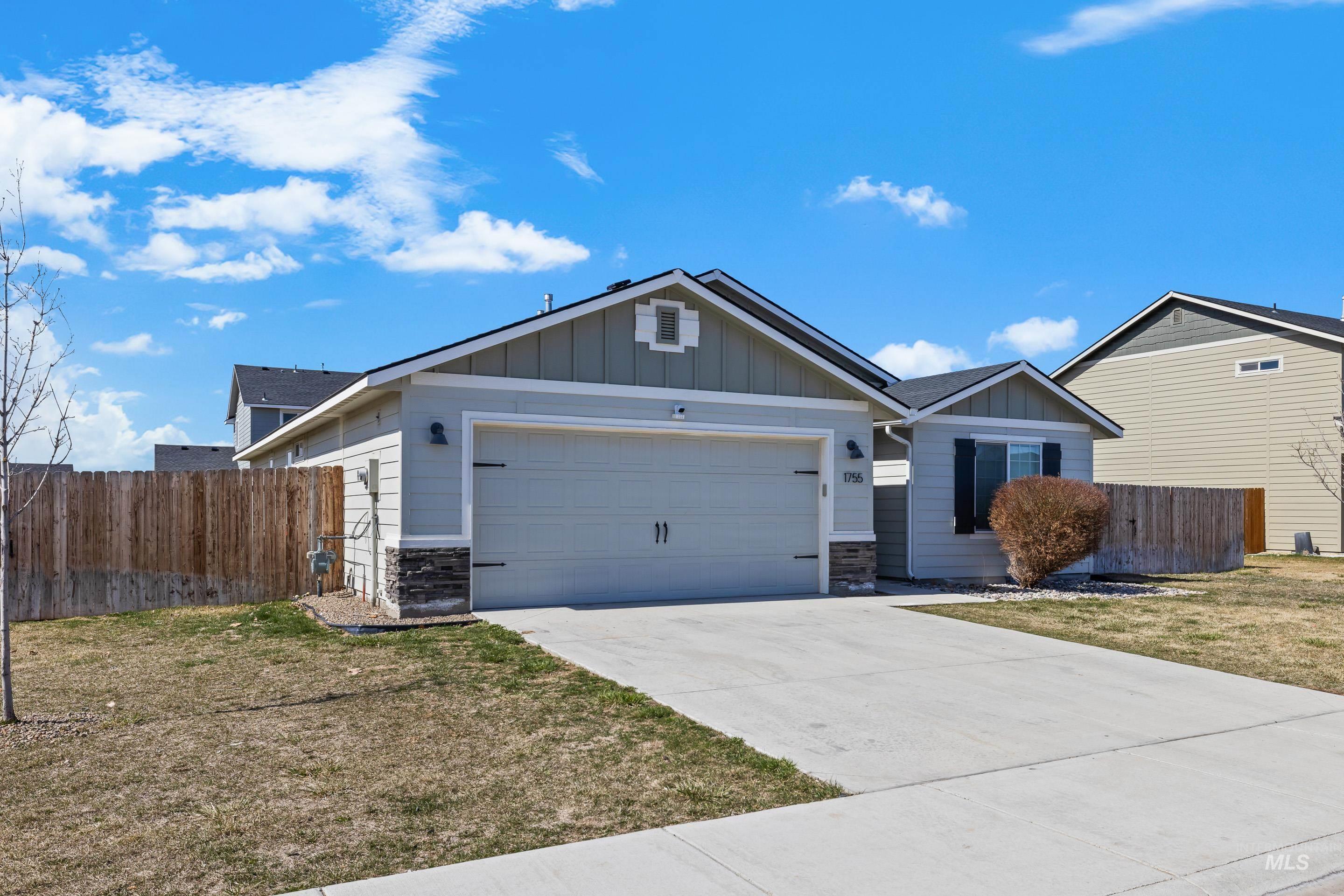 1755 Sw Levant Property Photo 3