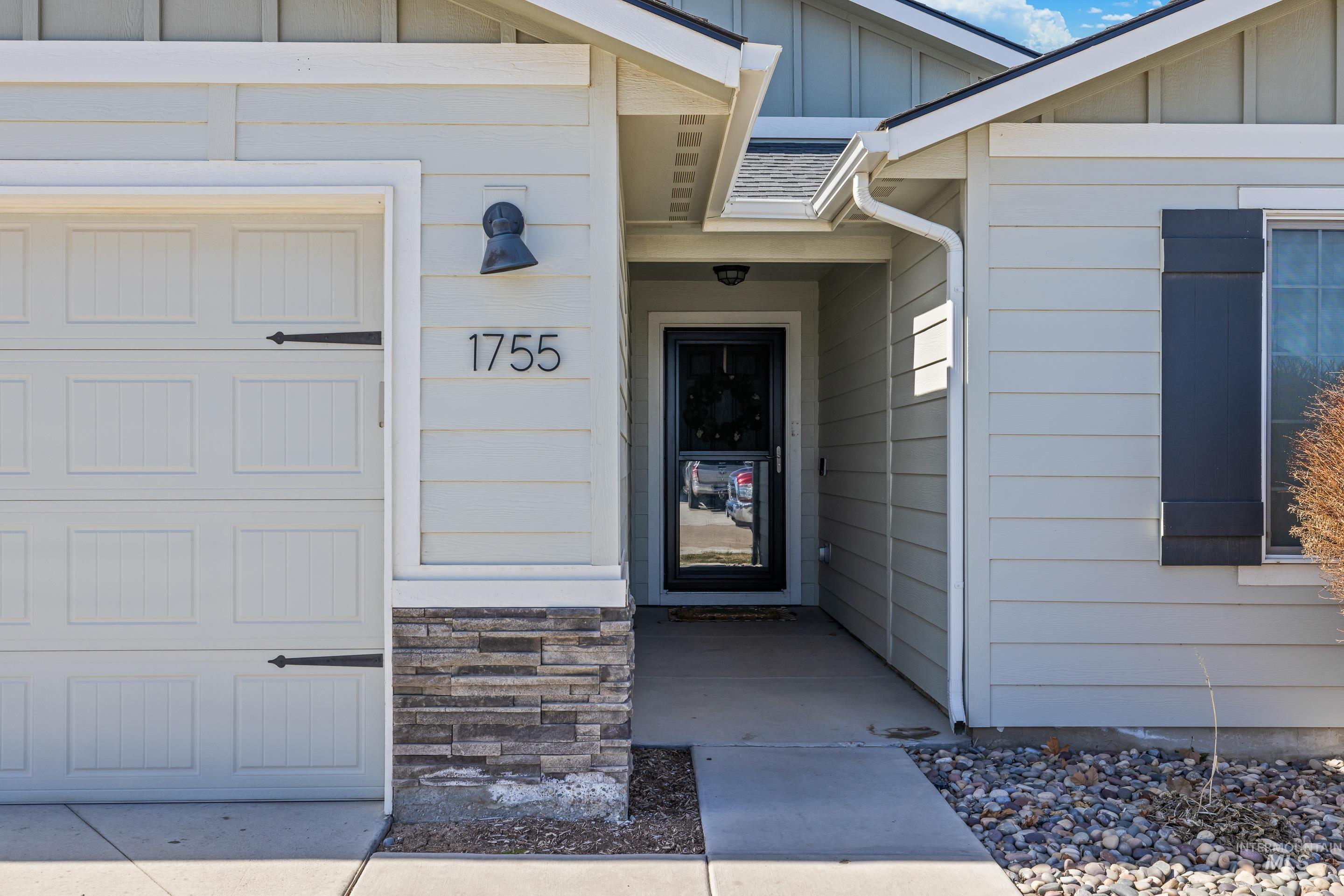 1755 Sw Levant Property Photo 4