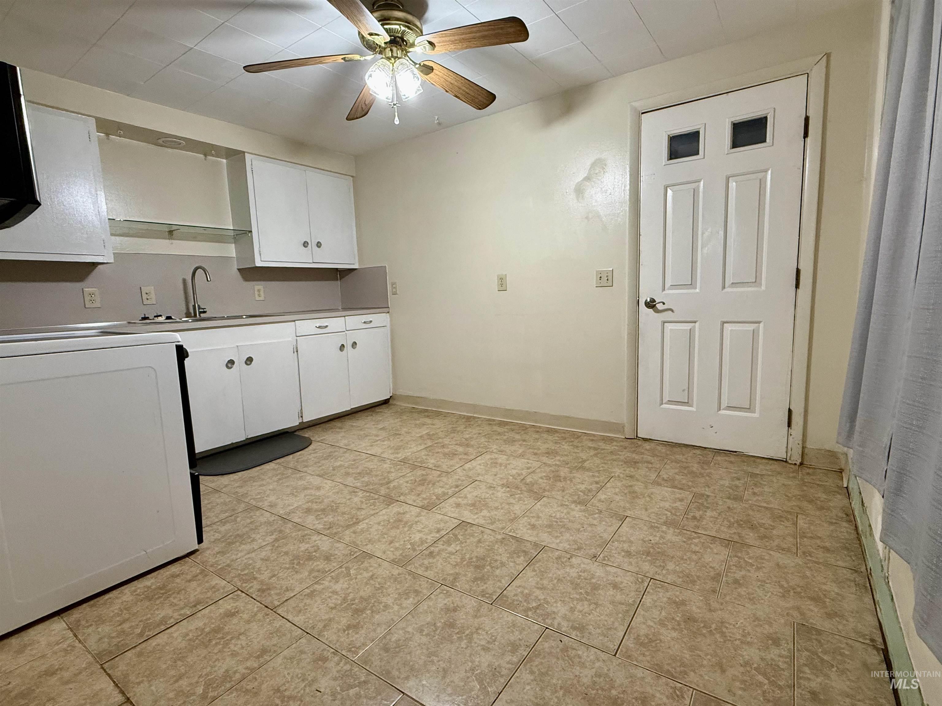 12212 Indio Ave Property Photo 5
