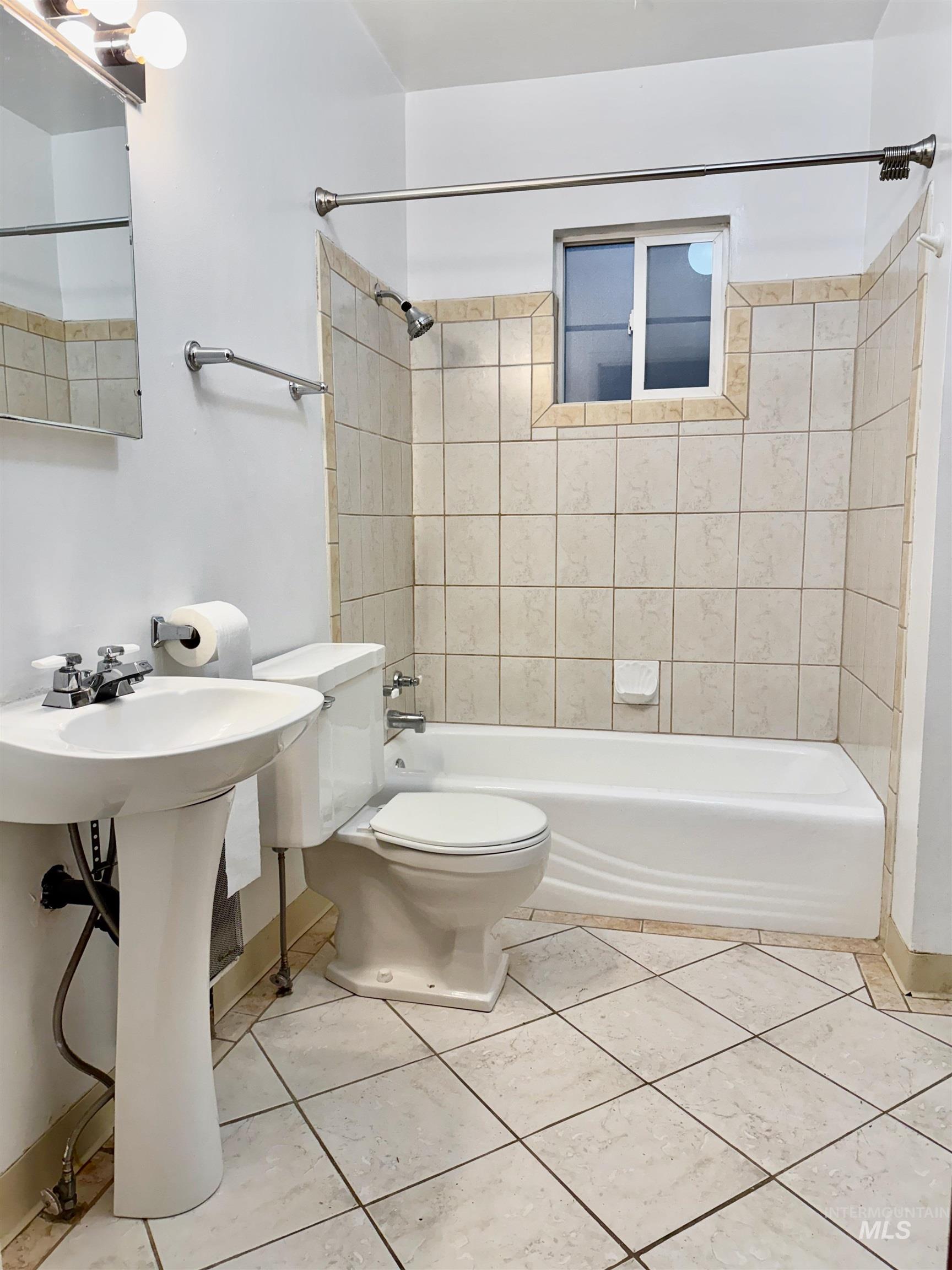 12212 Indio Ave Property Photo 8