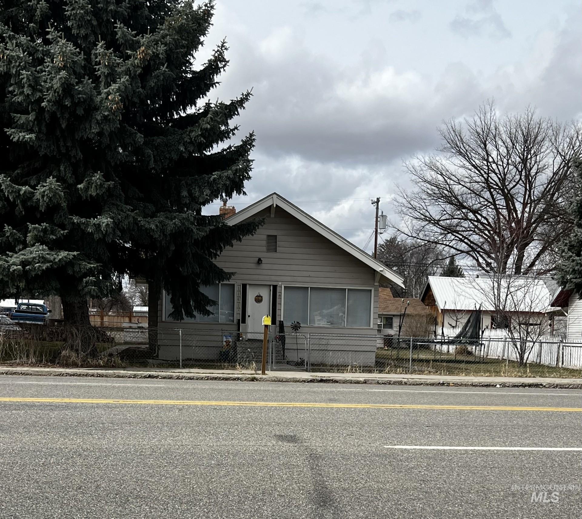 1141 Main Street Property Photo