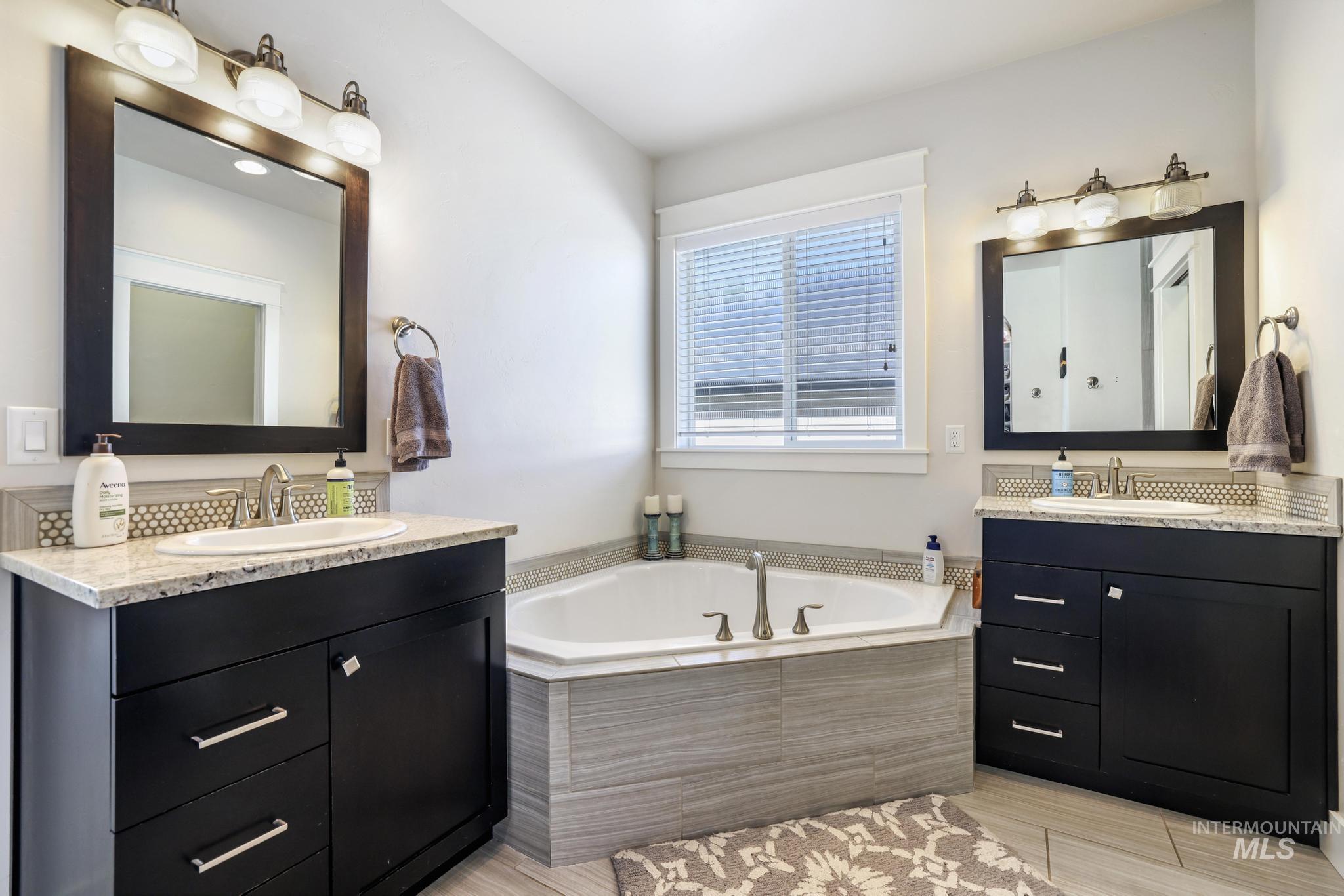 2828 Sunray Loop Property Photo 27