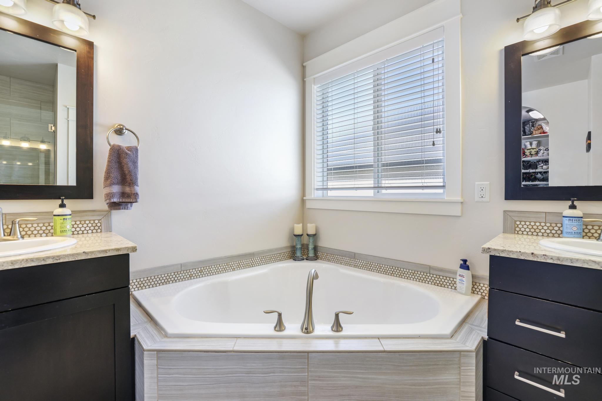 2828 Sunray Loop Property Photo 28