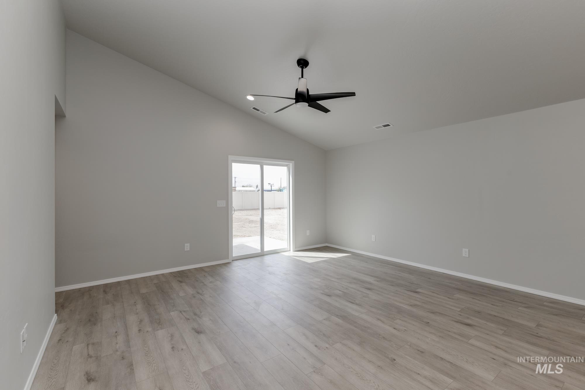 16323 Grade Ave Property Photo 9