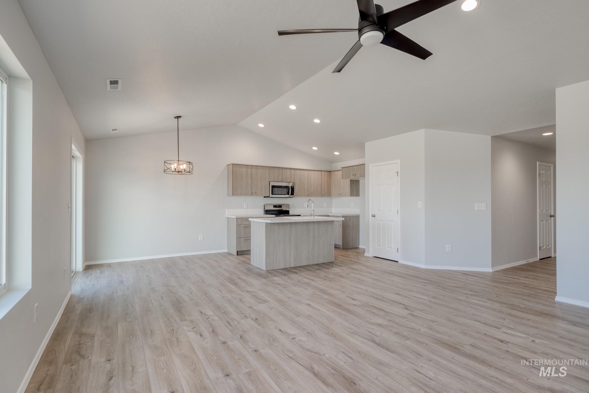 16307 Grade Ave Property Photo 11