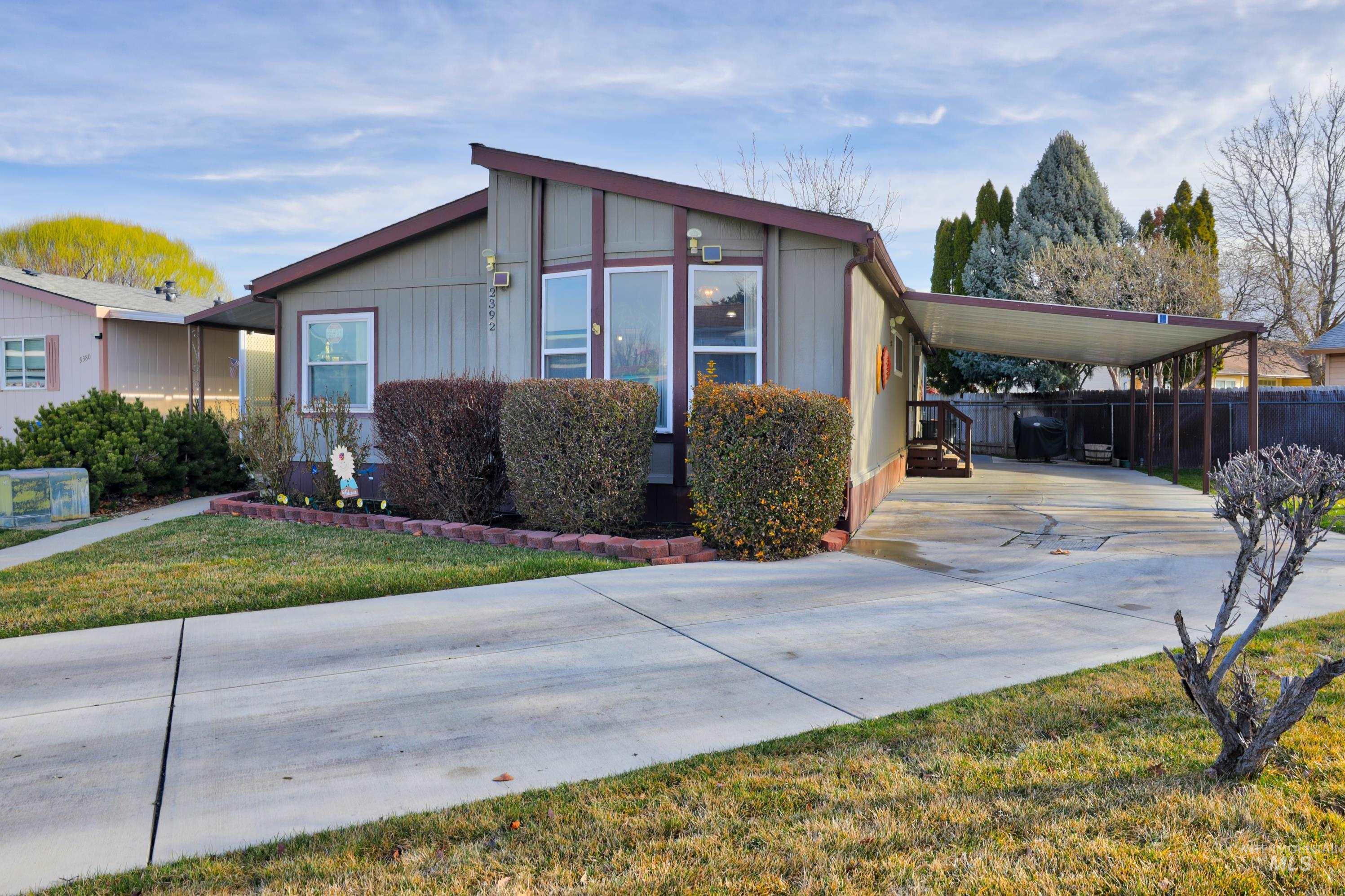 2392 N Patricia Ln Property Photo 2