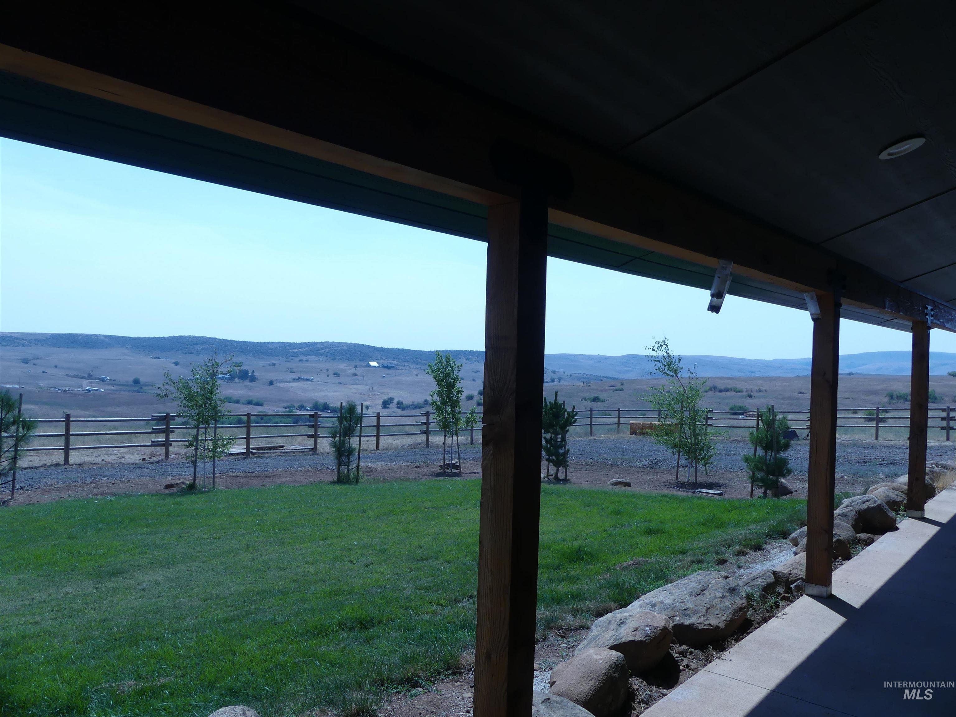 2193 Apple Lane Property Photo 5
