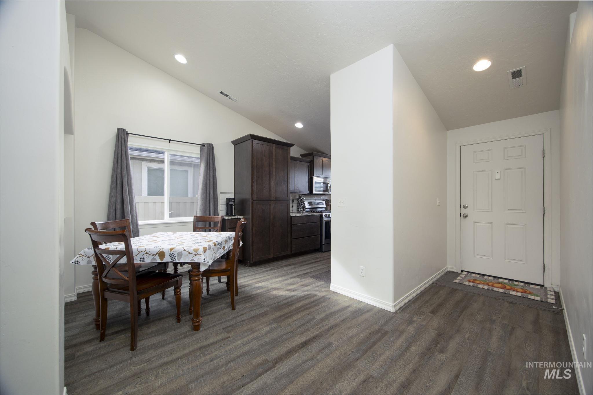 4006 Nantucket St Property Photo 6