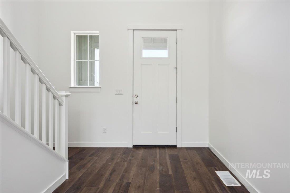 5321 N Sweet Clover Ave Property Photo 3