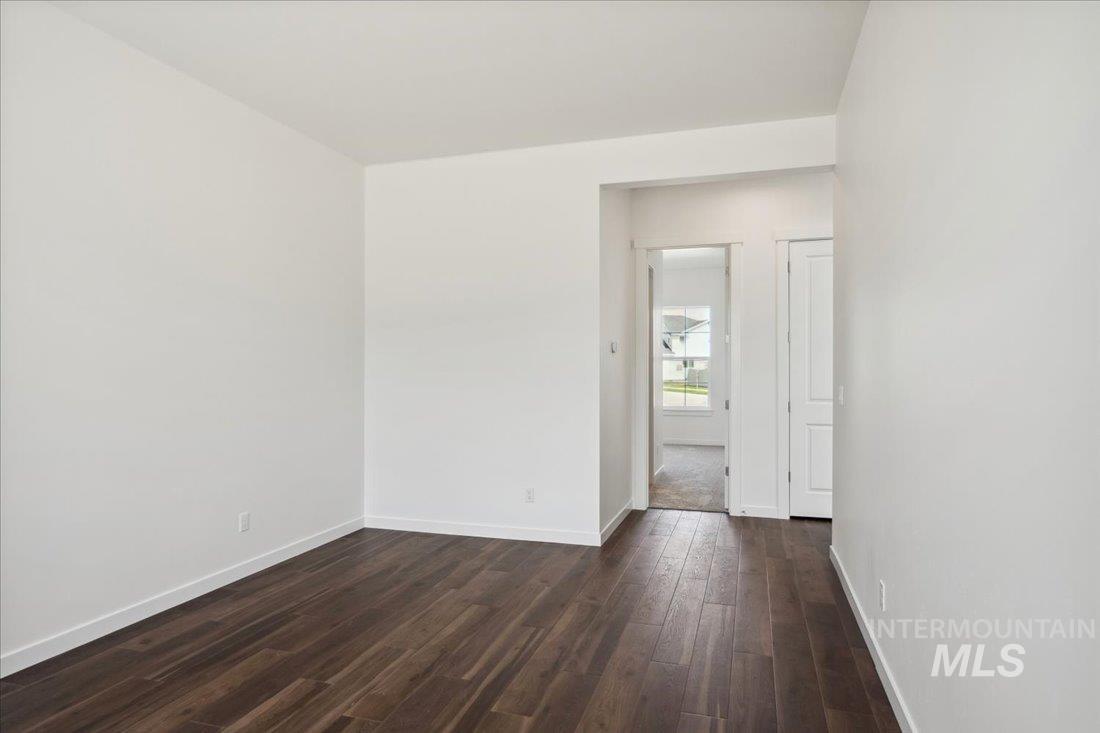 5321 N Sweet Clover Ave Property Photo 5
