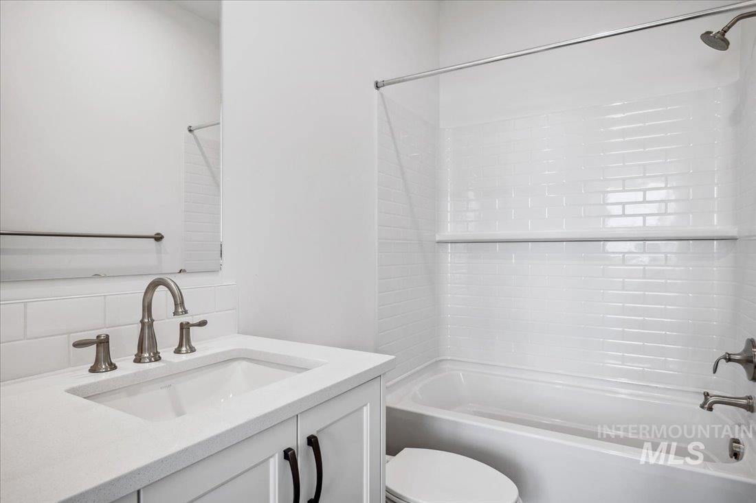 5321 N Sweet Clover Ave Property Photo 32