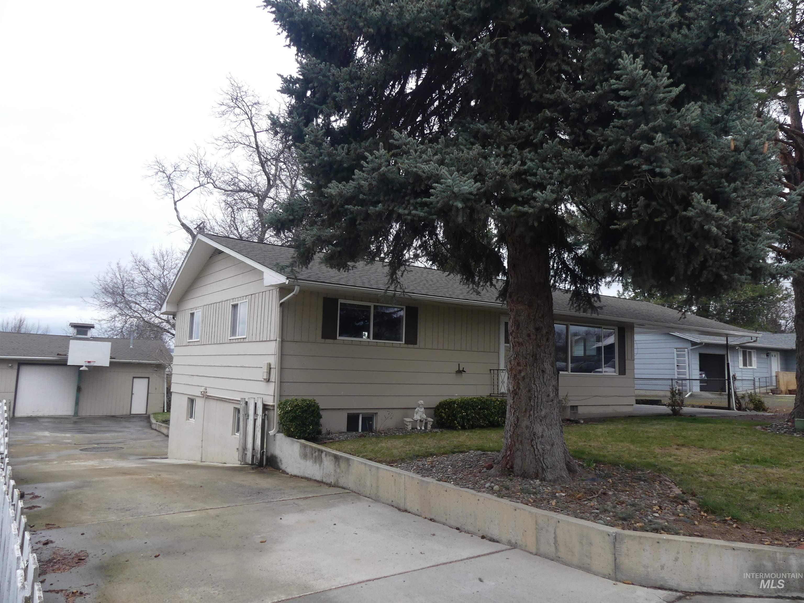 1511 Powers Ave Property Photo