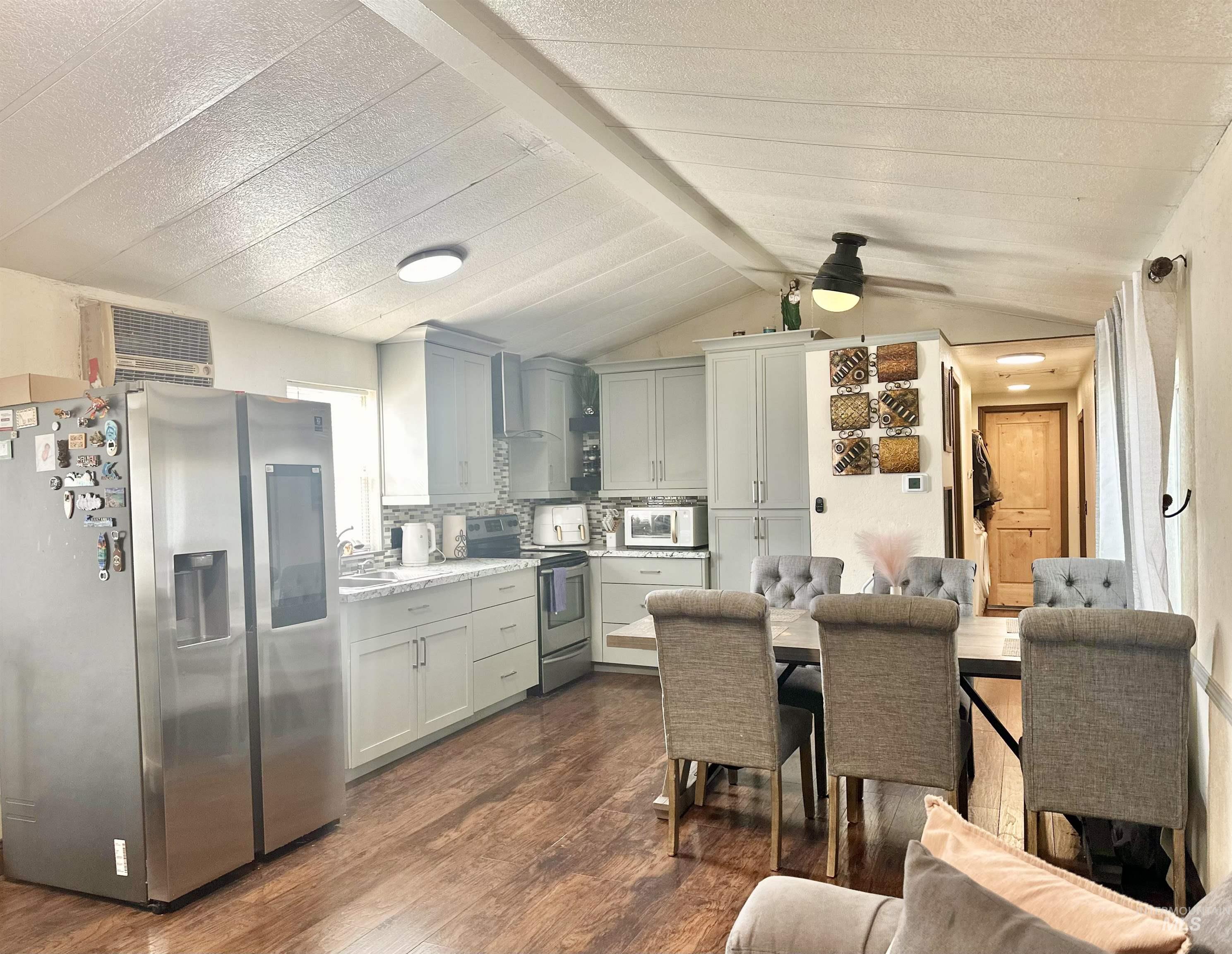 Country Living Real Estate Listings Main Image