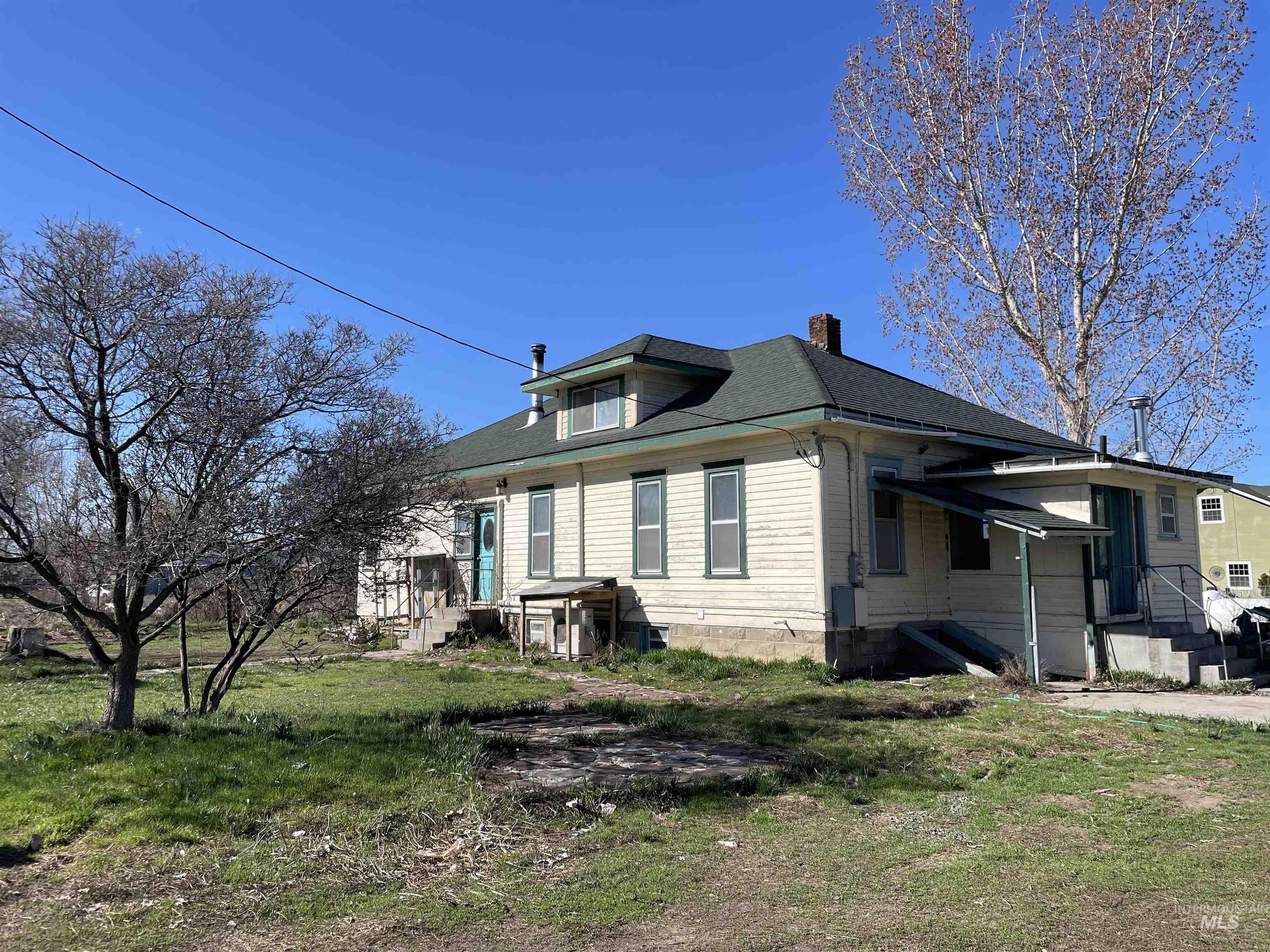 710 Peach Ln Property Photo