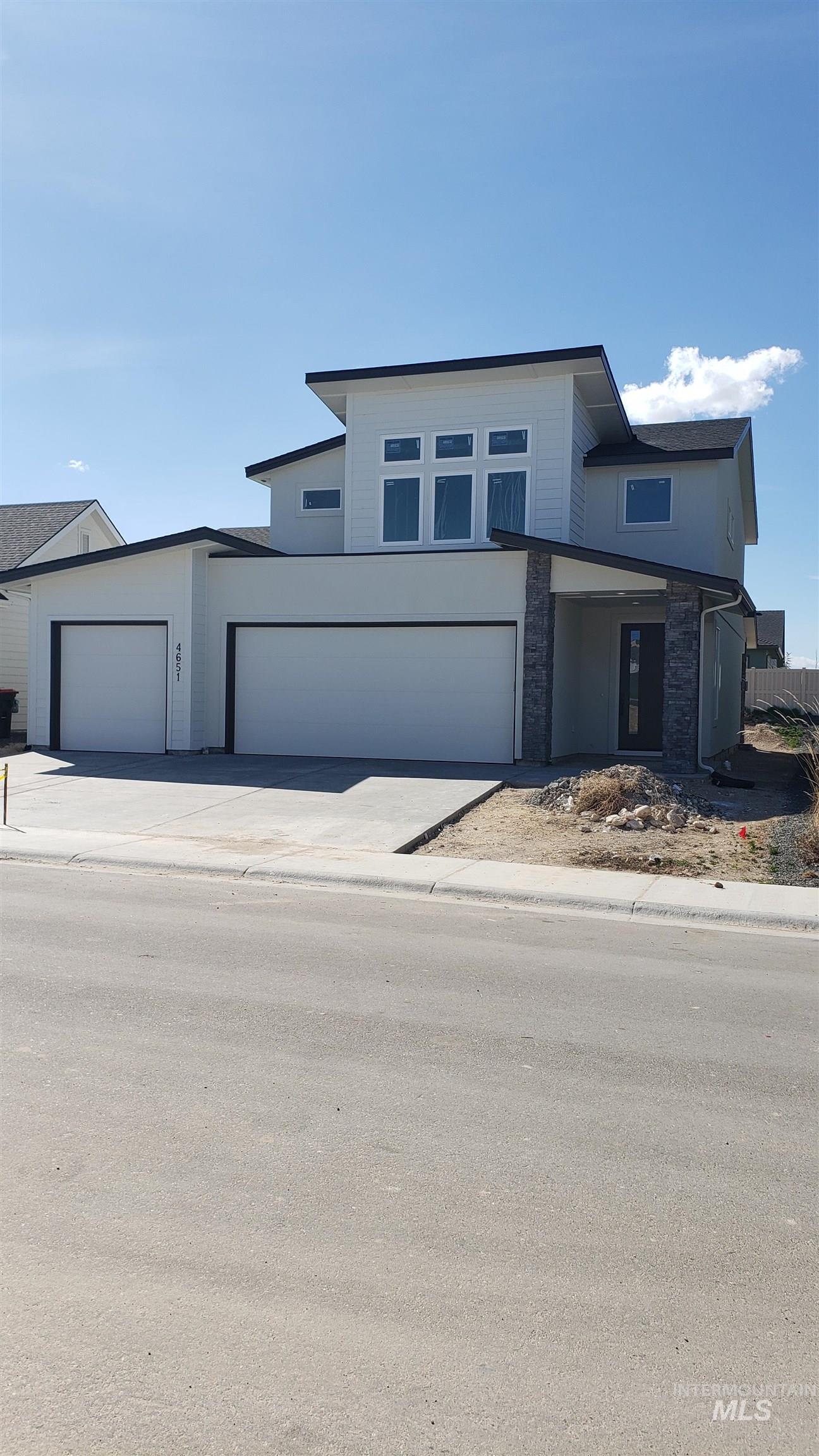 4651 S Hennessy Property Photo