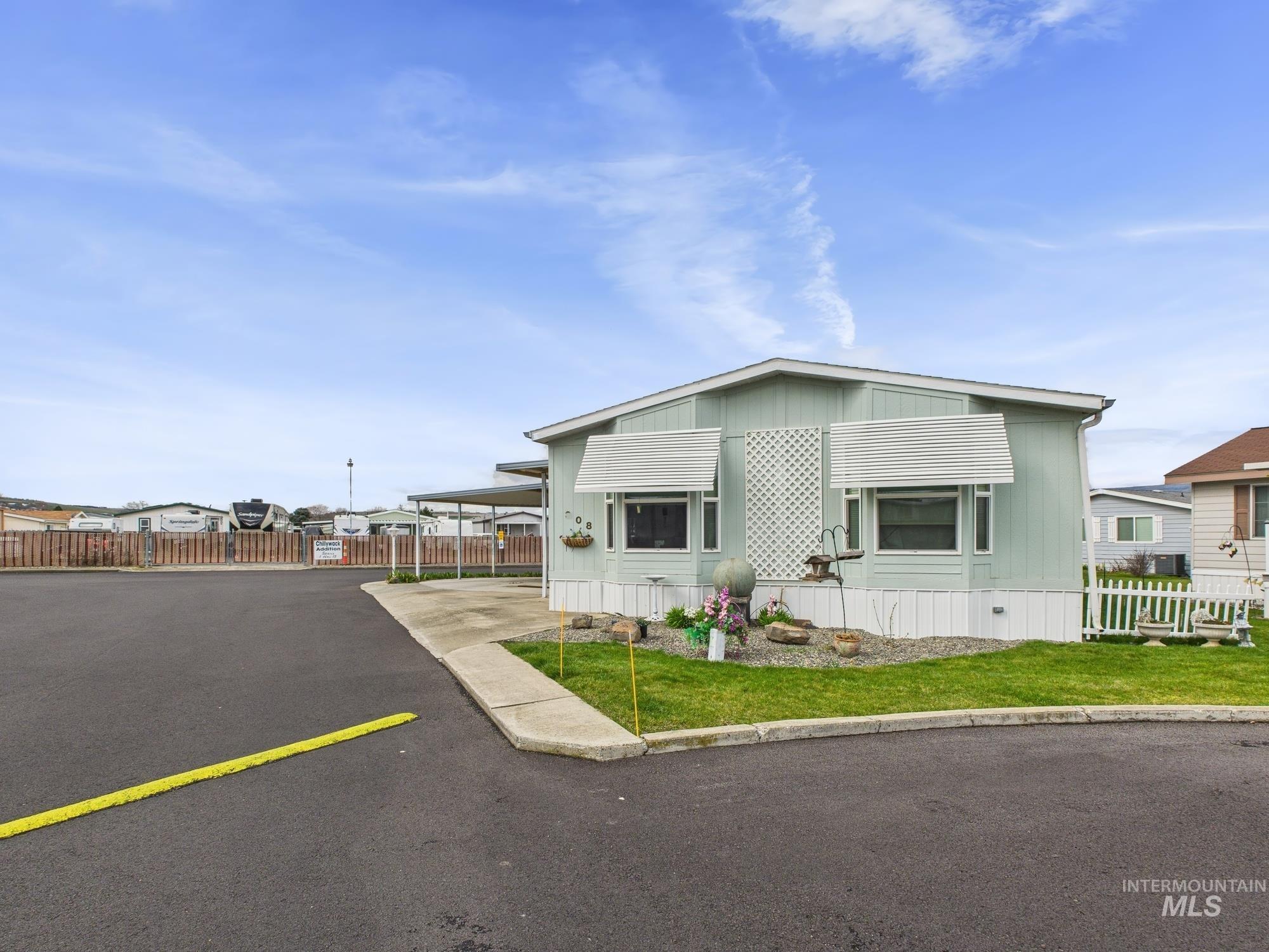 2015 6th Ave Property Photo 2