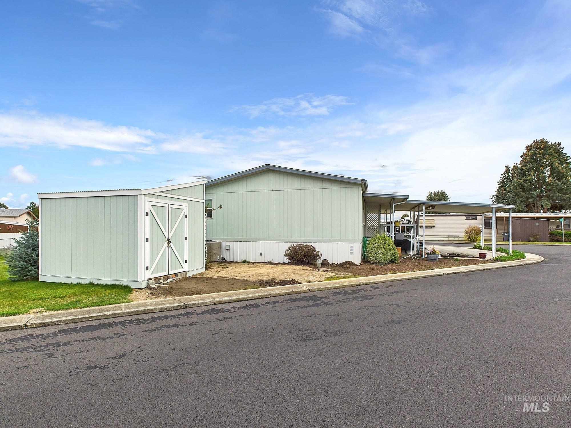 2015 6th Ave Property Photo 4