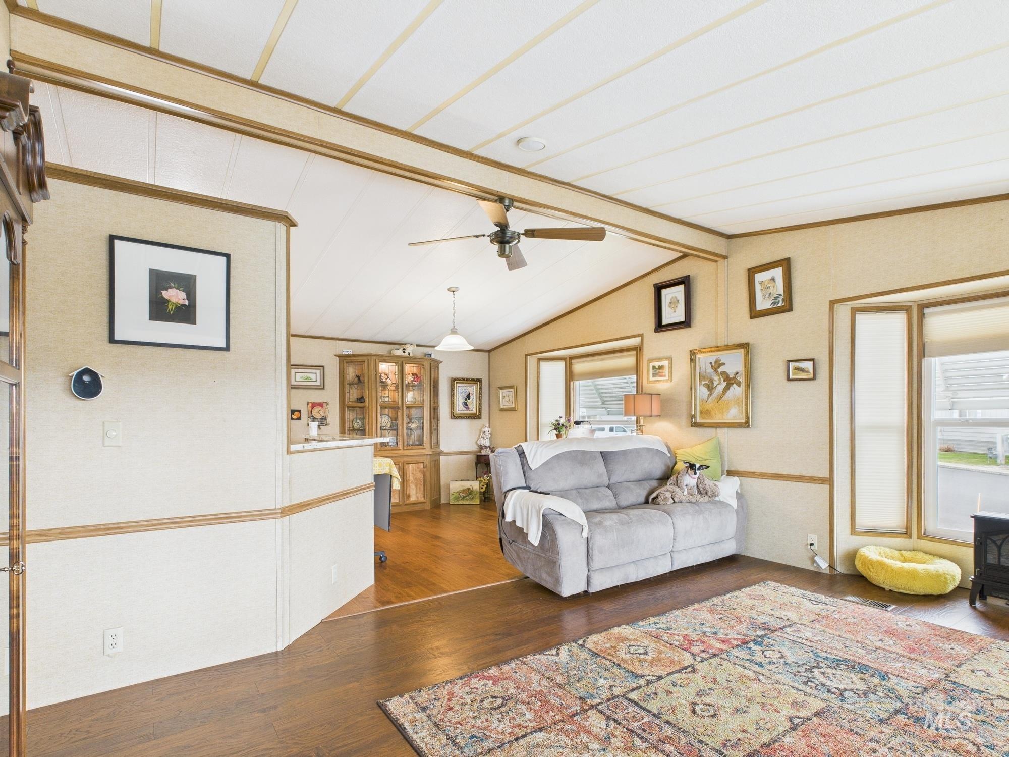 2015 6th Ave Property Photo 7