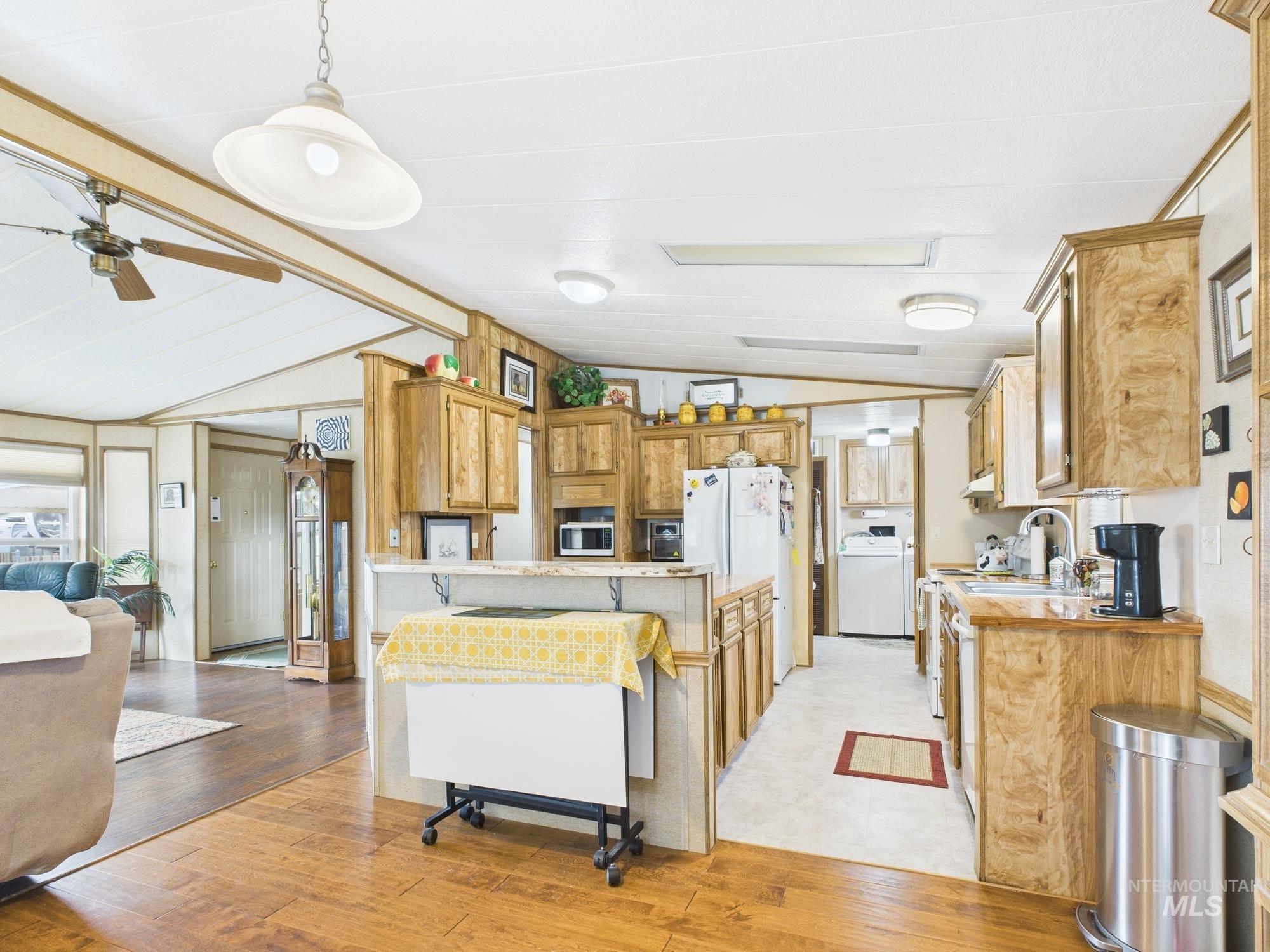 2015 6th Ave Property Photo 9