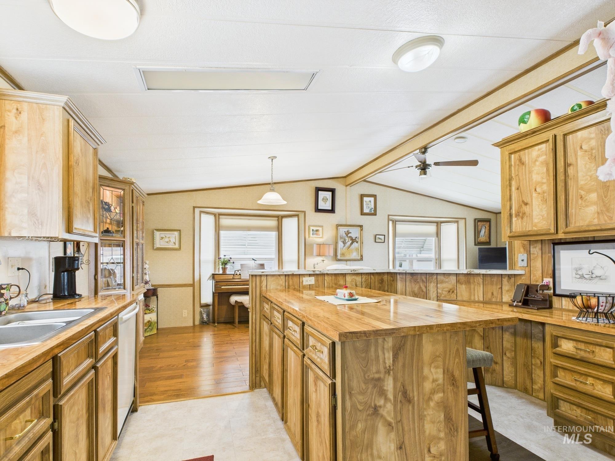 2015 6th Ave Property Photo 12