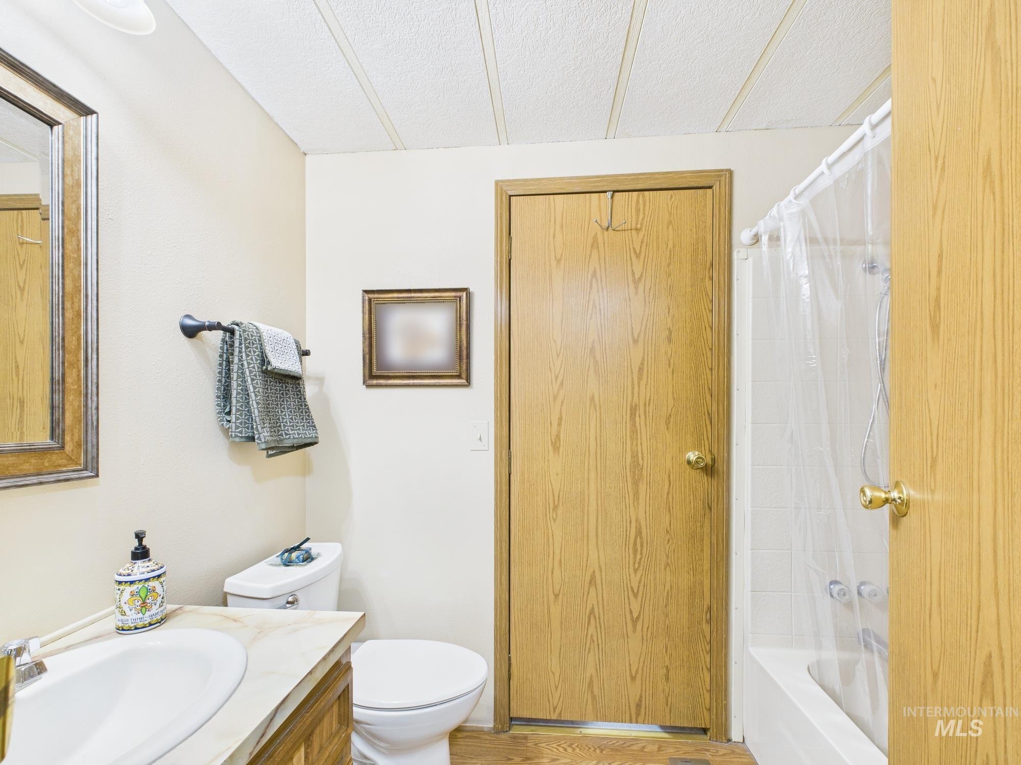 2015 6th Ave Property Photo 16