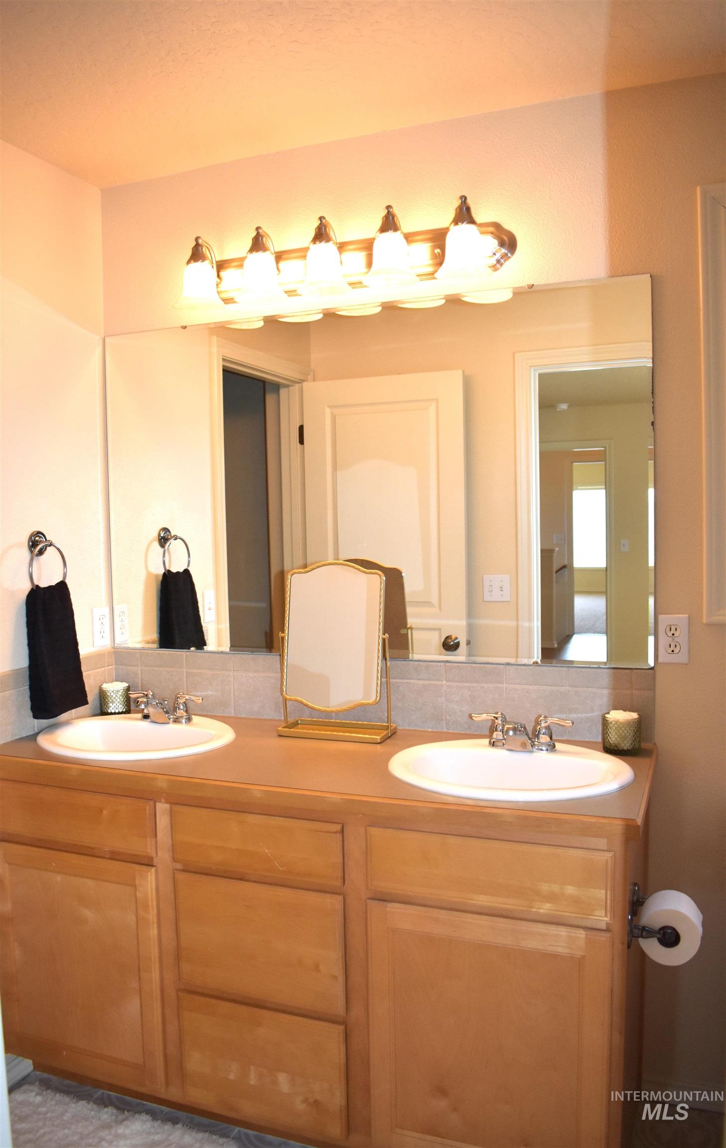 11085 W Box Canyon St. Property Photo 9