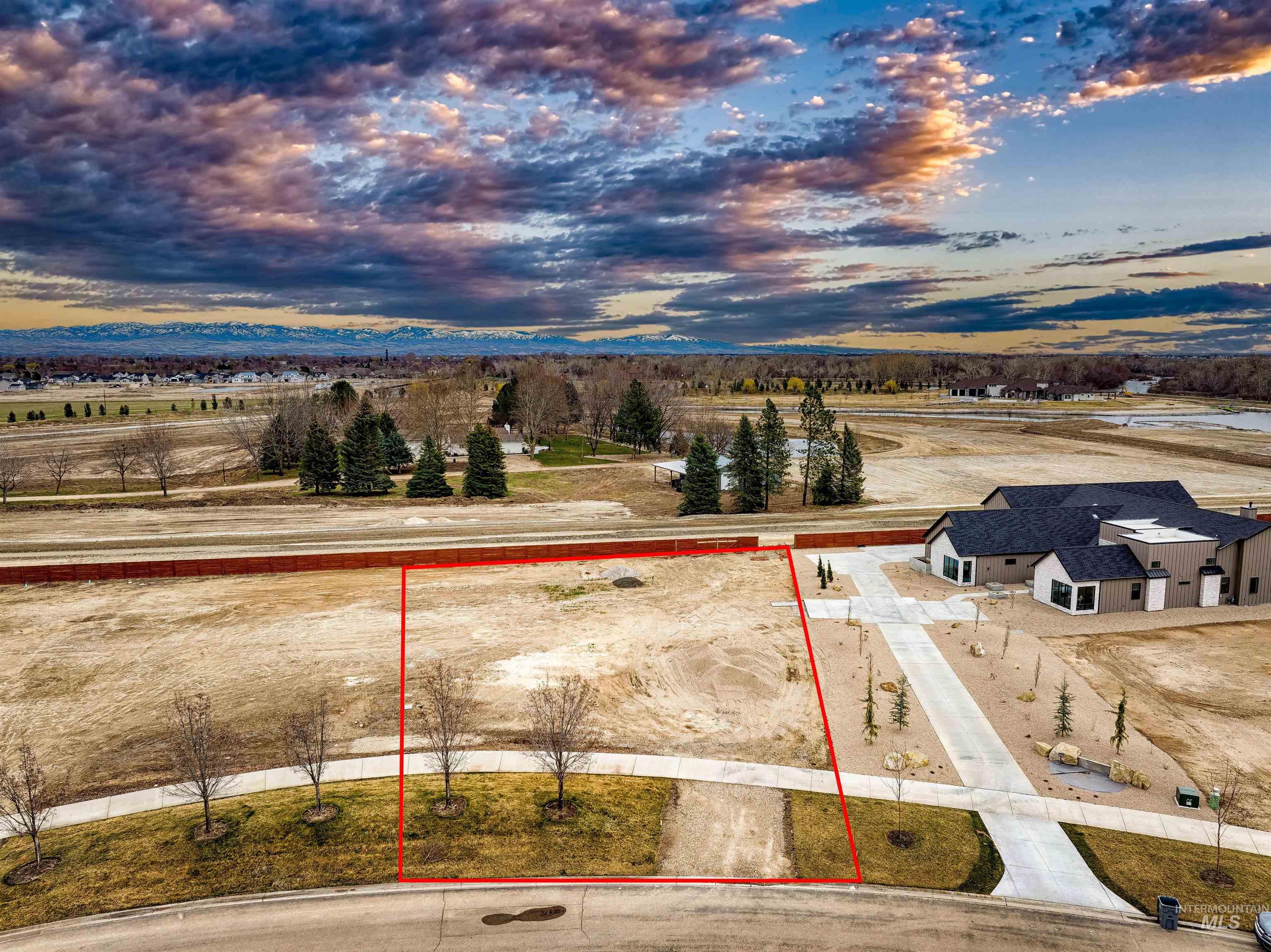 21492 Salmon Falls Ln Property Photo 10