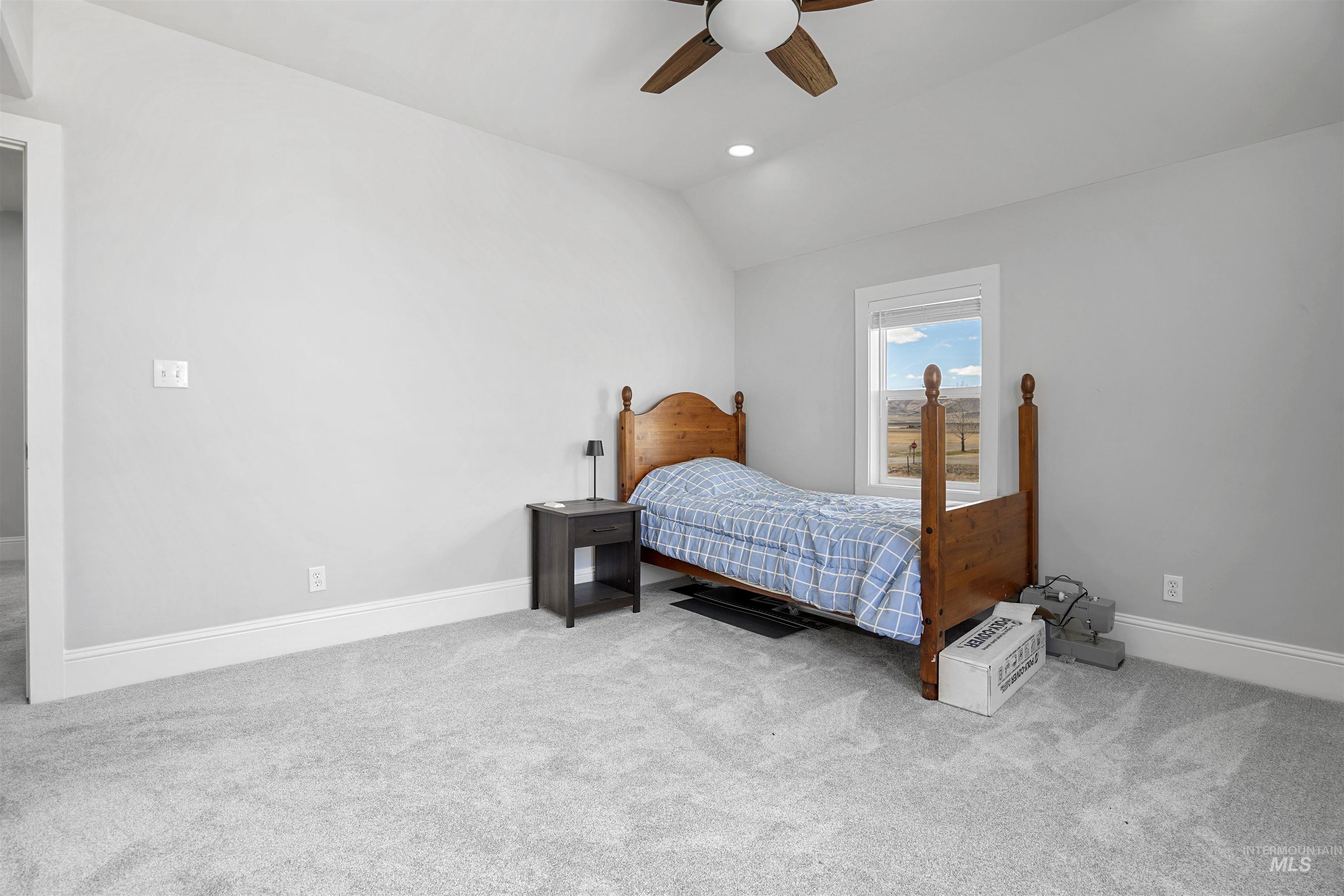 592 W 1700 S Property Photo 14