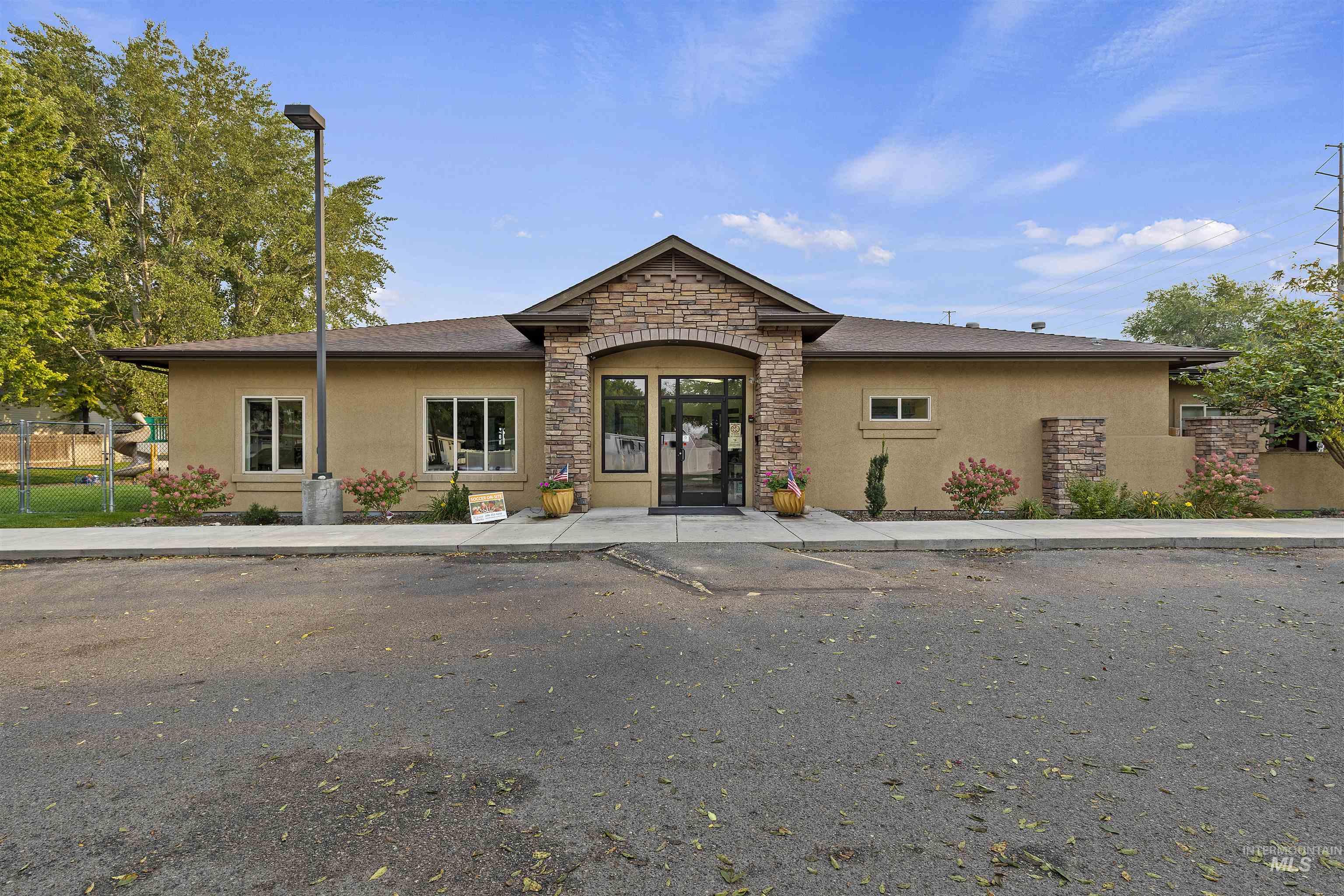 2490 S Cloverdale Rd Property Photo