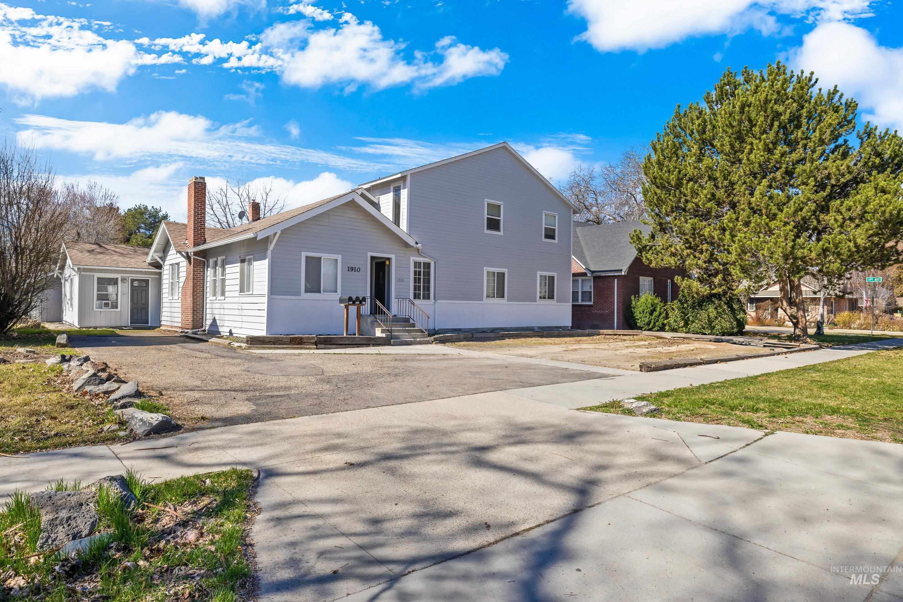 1908 Cleveland Blvd Property Photo 1