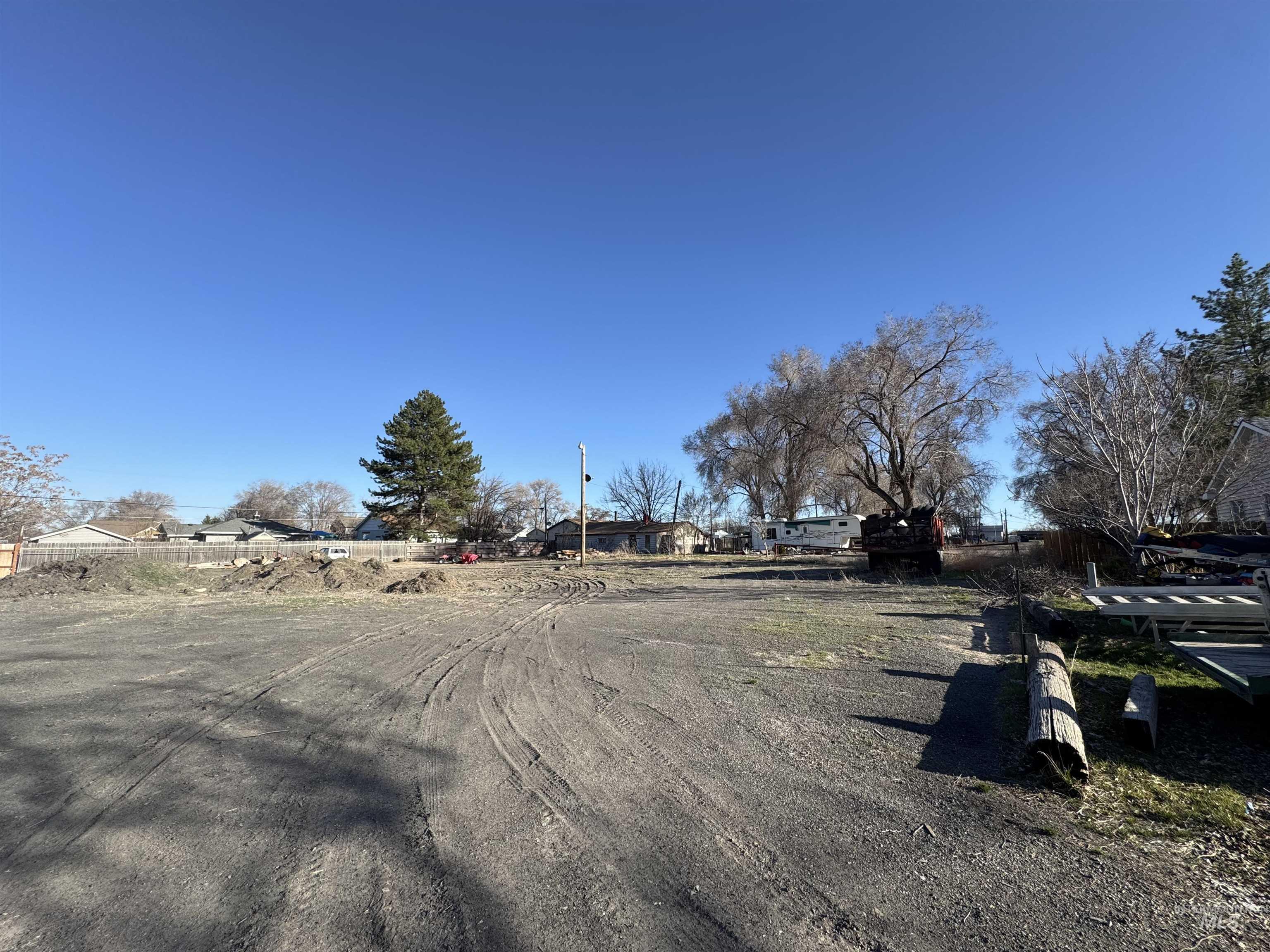 244 Locust St Property Photo 4