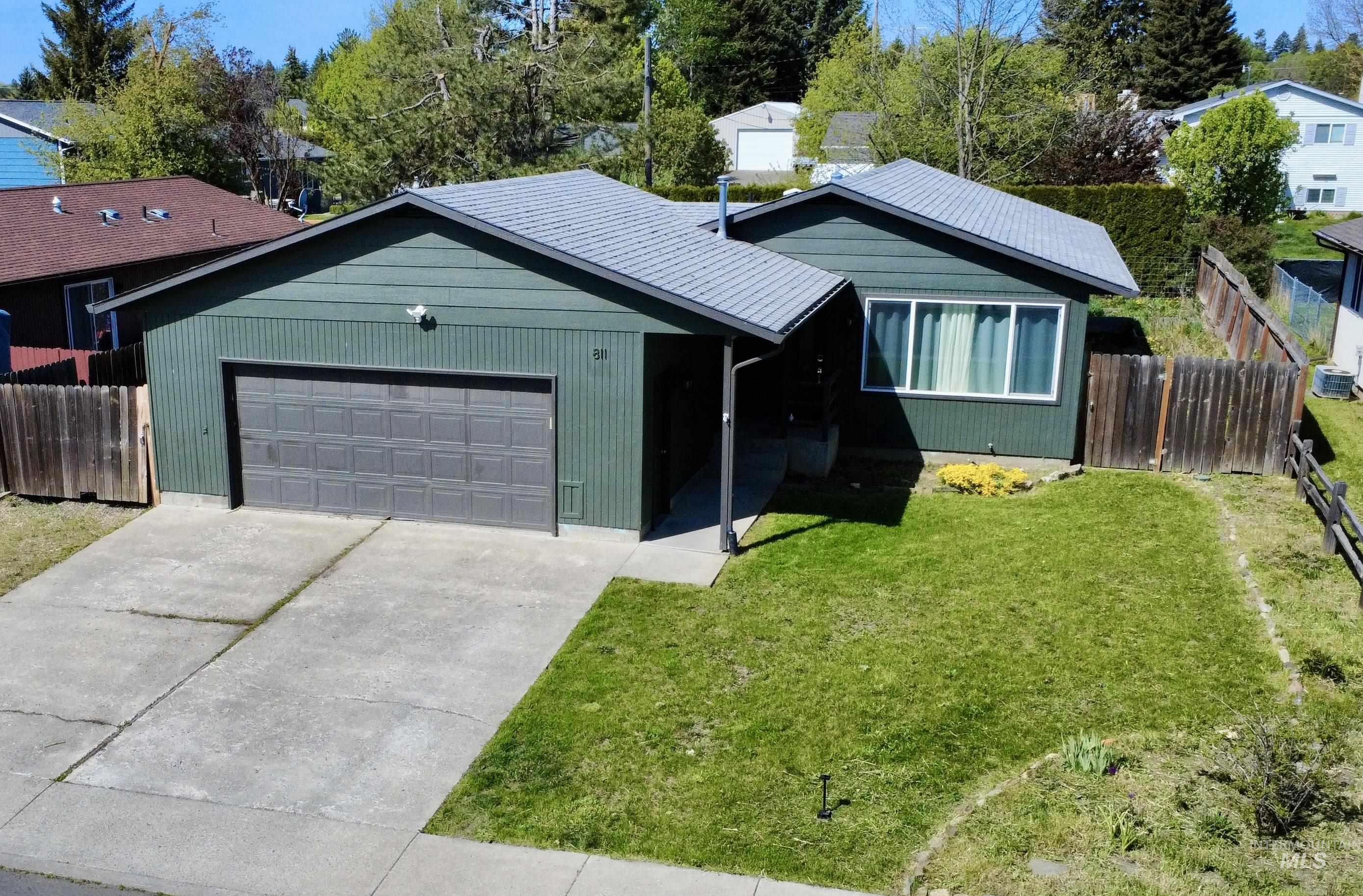 811 Valley View Dr Property Photo