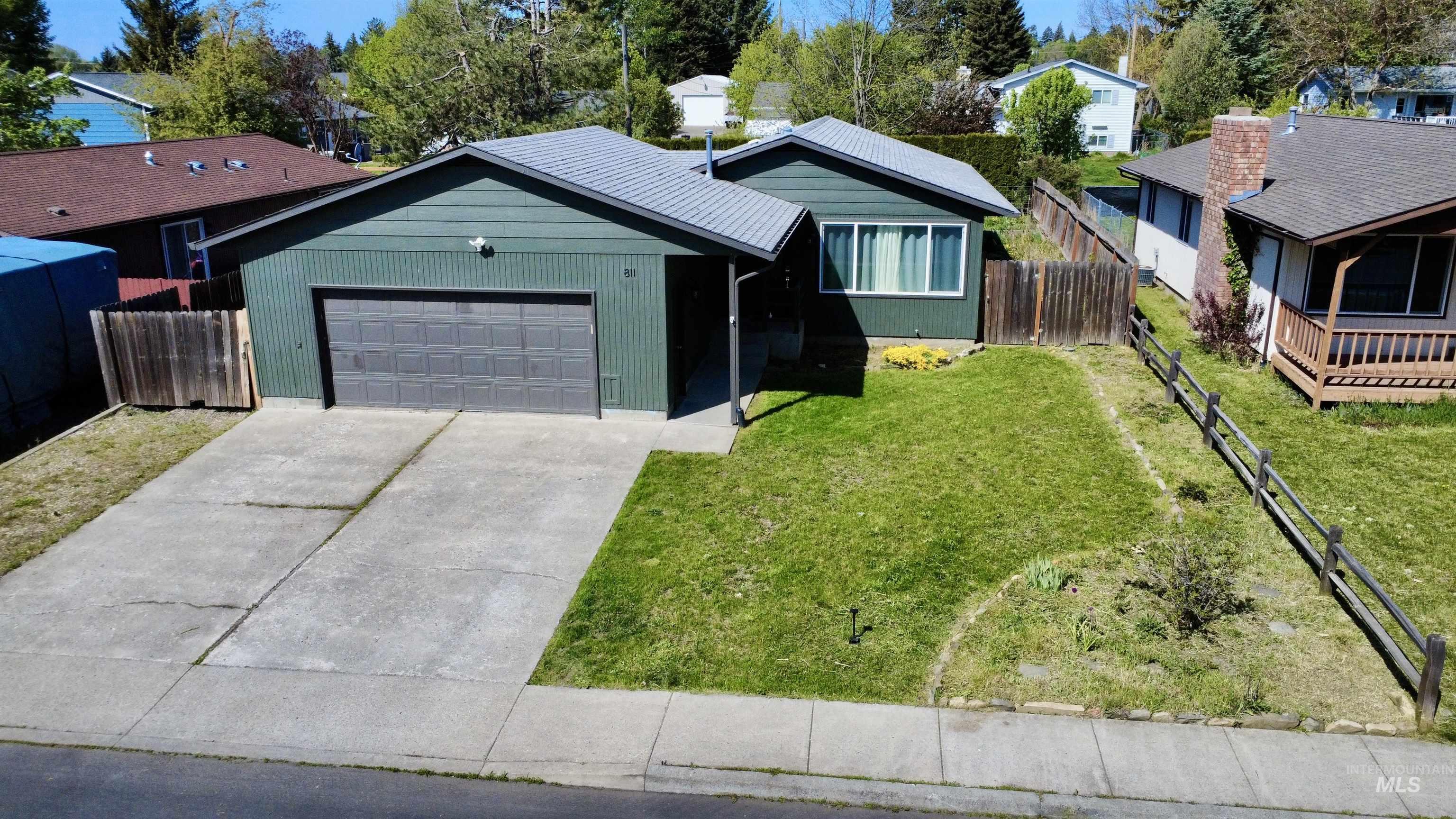 811 Valley View Dr Property Photo 2