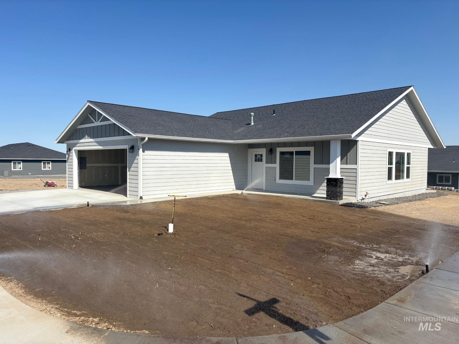 1815 Airway Ave Property Photo 1