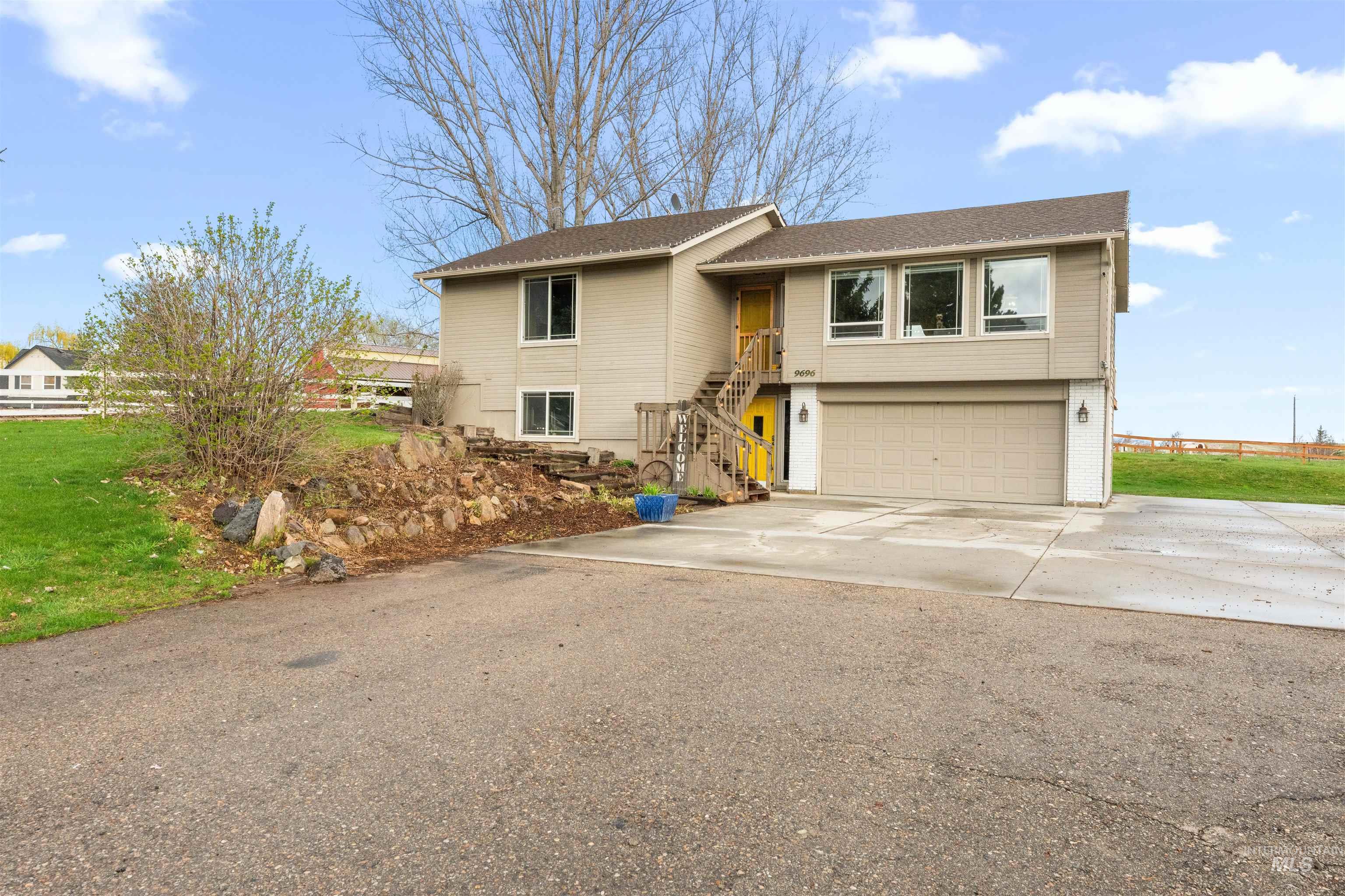 9696 Gloria Rd Property Photo 1