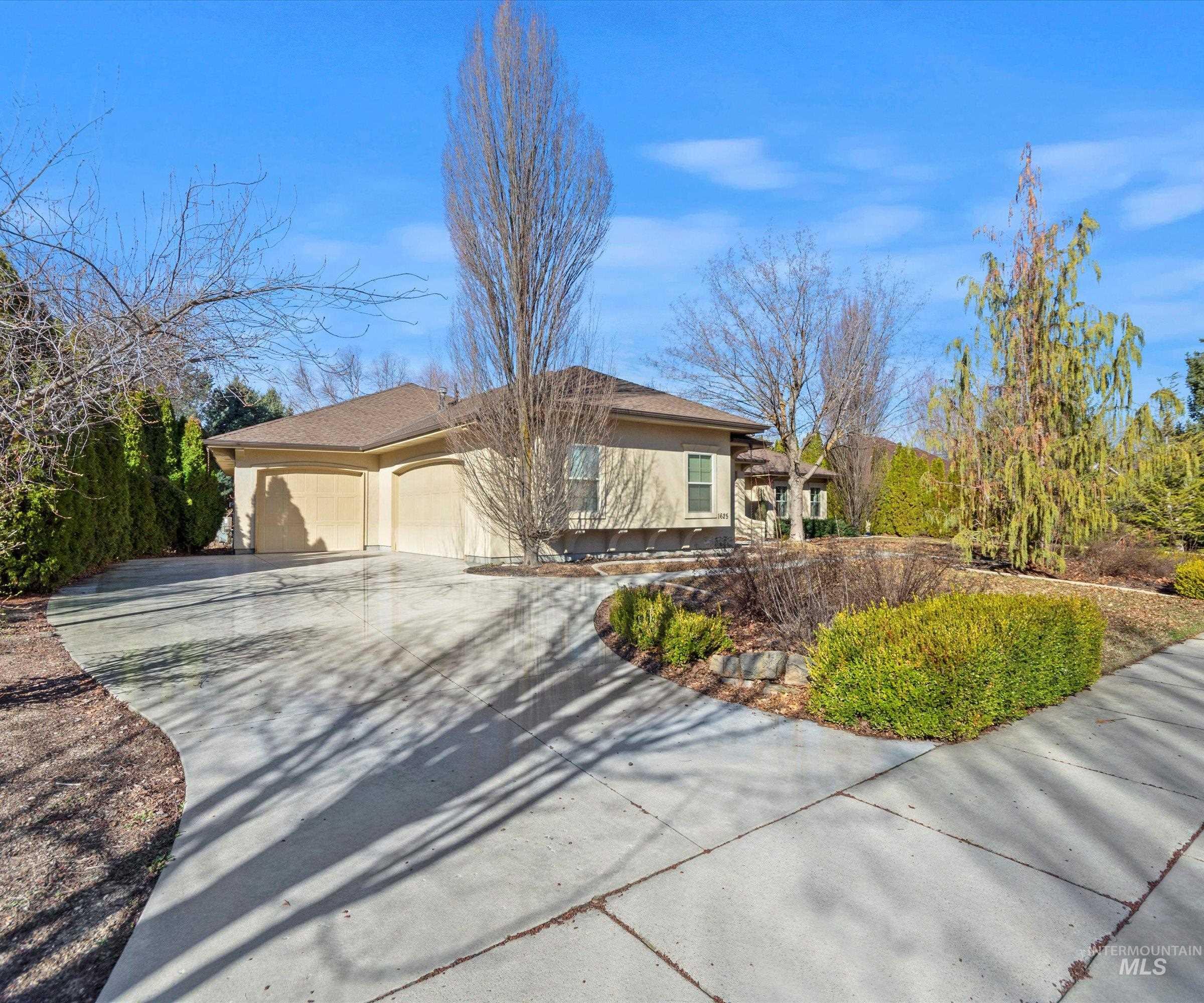 1625 N Kenwood Pl Property Photo