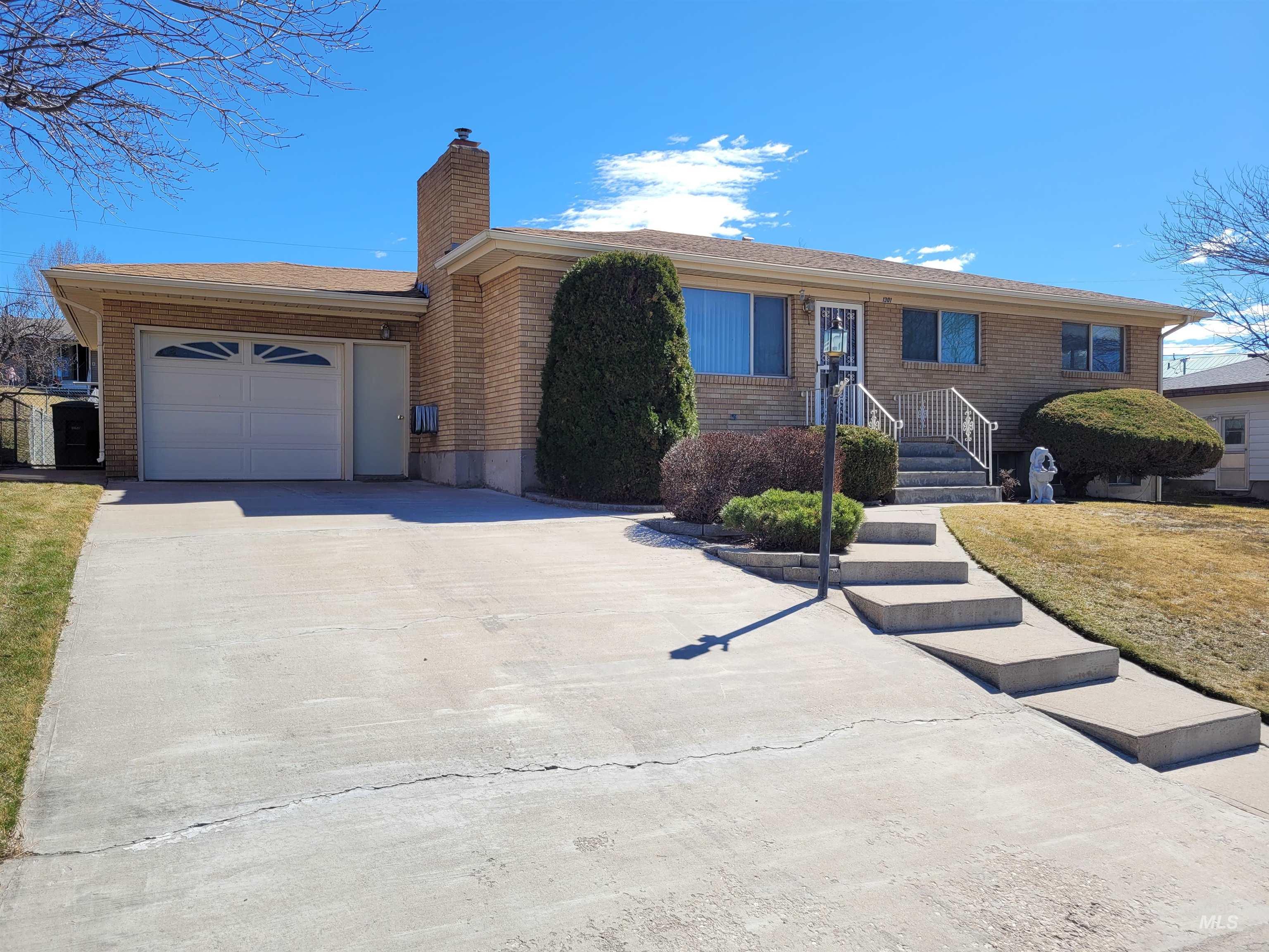 1301 Monte Vista Drive Property Photo