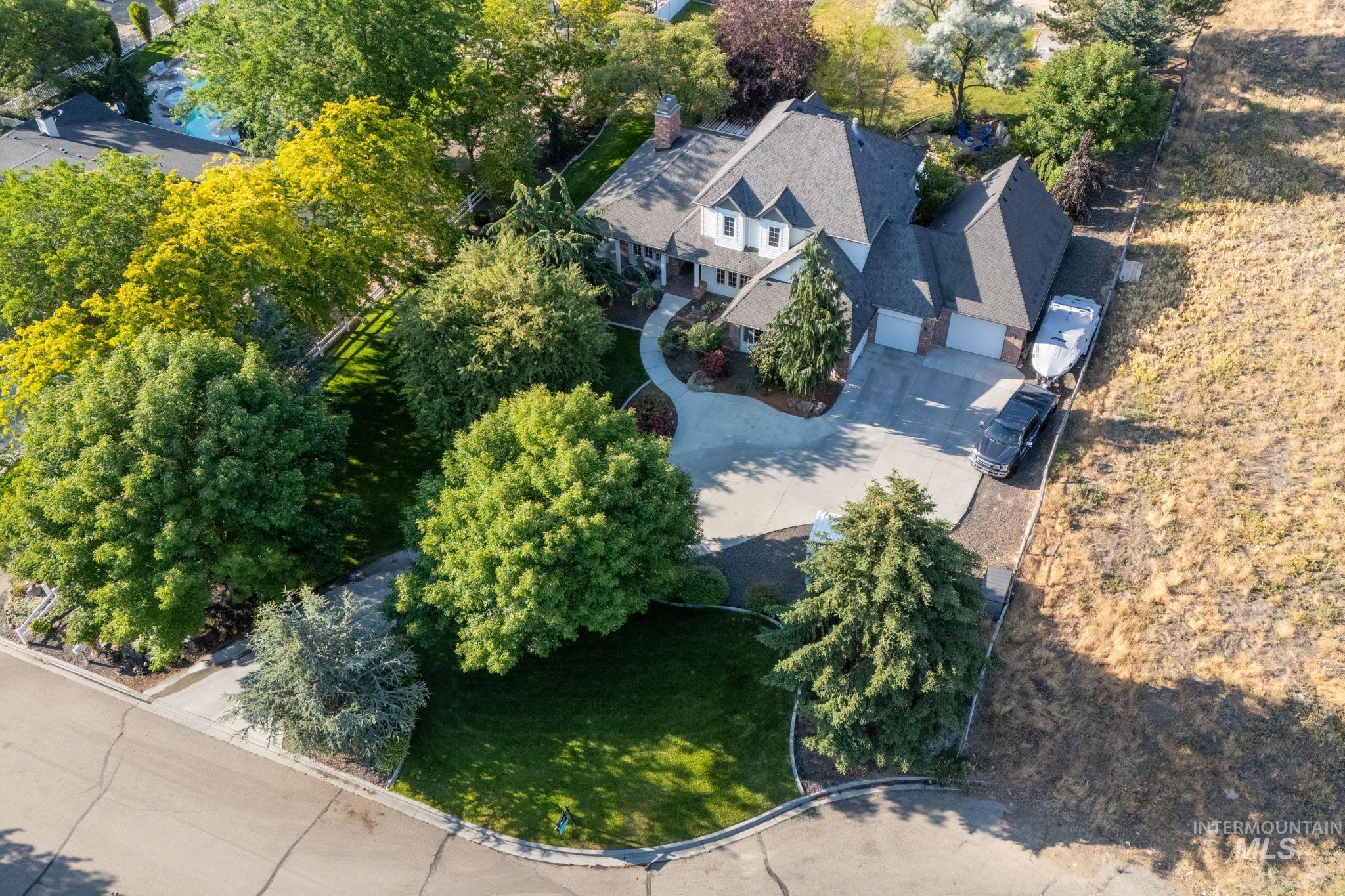 1303 E Pitkin Ave