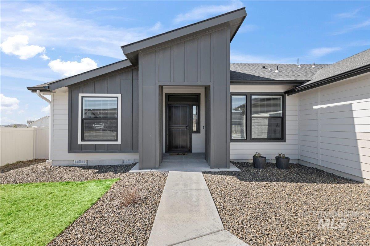 8643 S Foraker Wy Property Photo 3