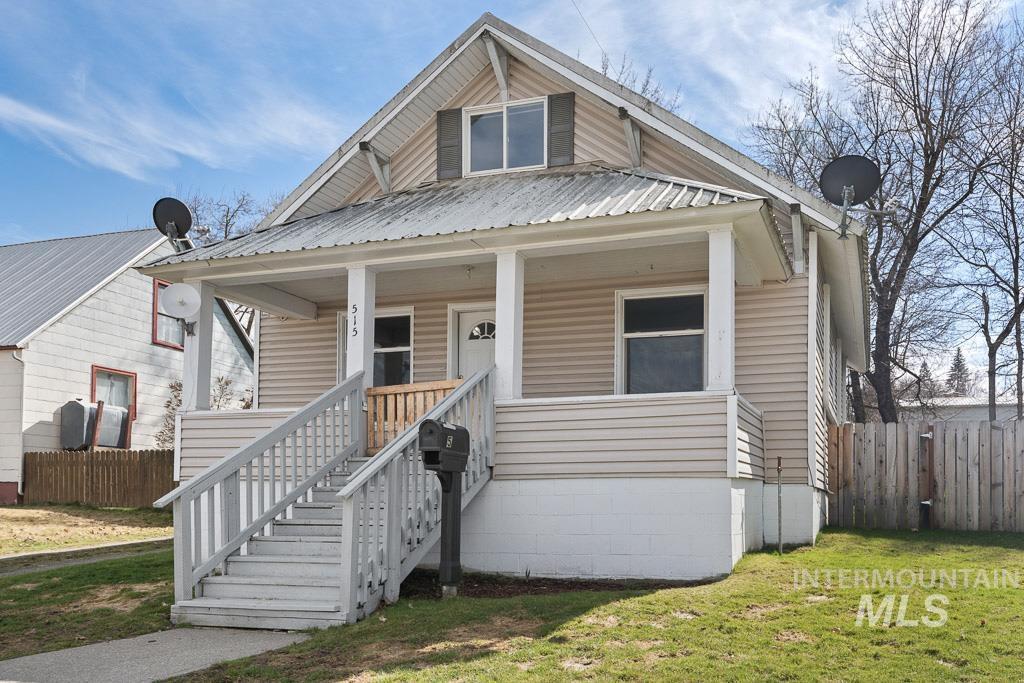 515 W College Ave Property Photo