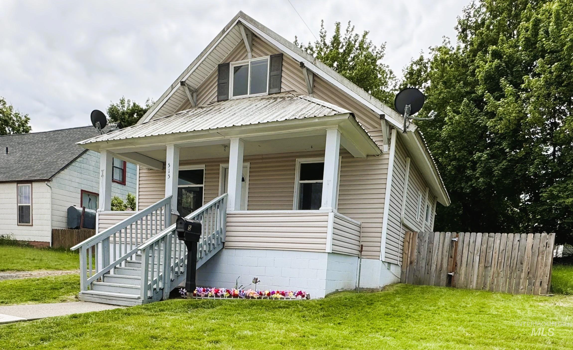 515 W College Ave