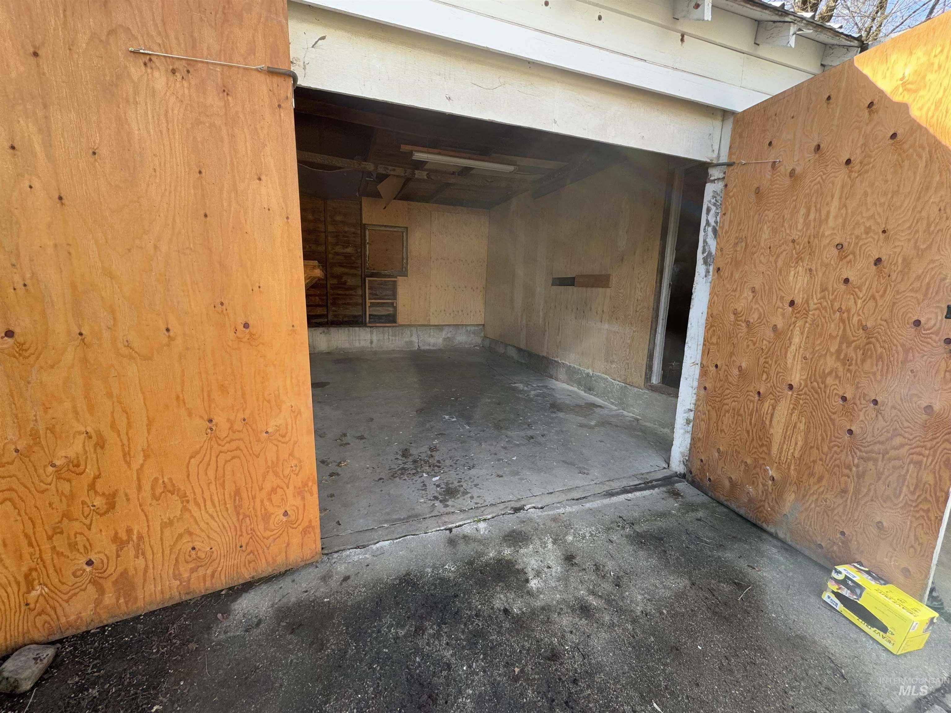 515 W College Ave Property Photo 22