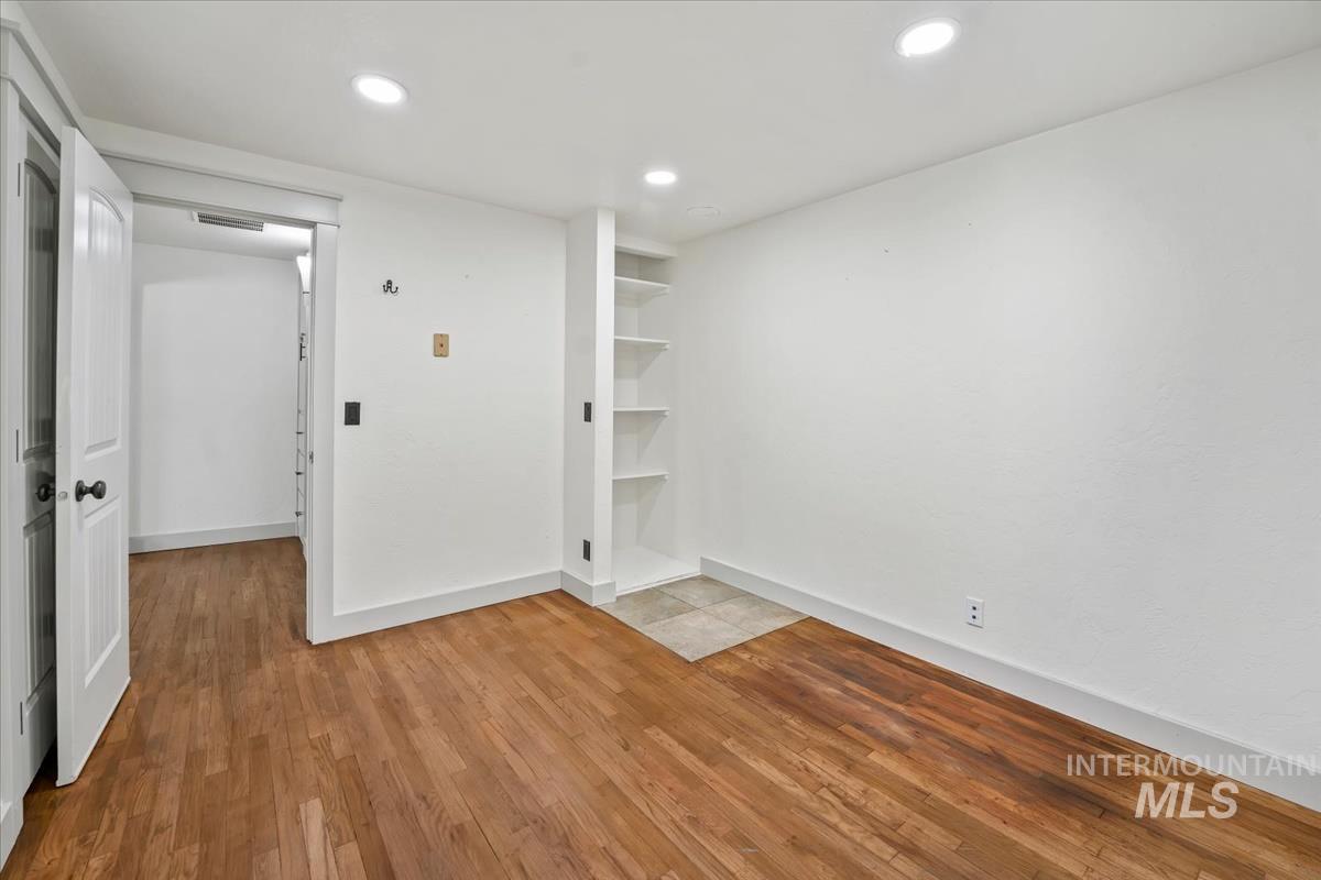 808 N Whitley Dr Property Photo 22