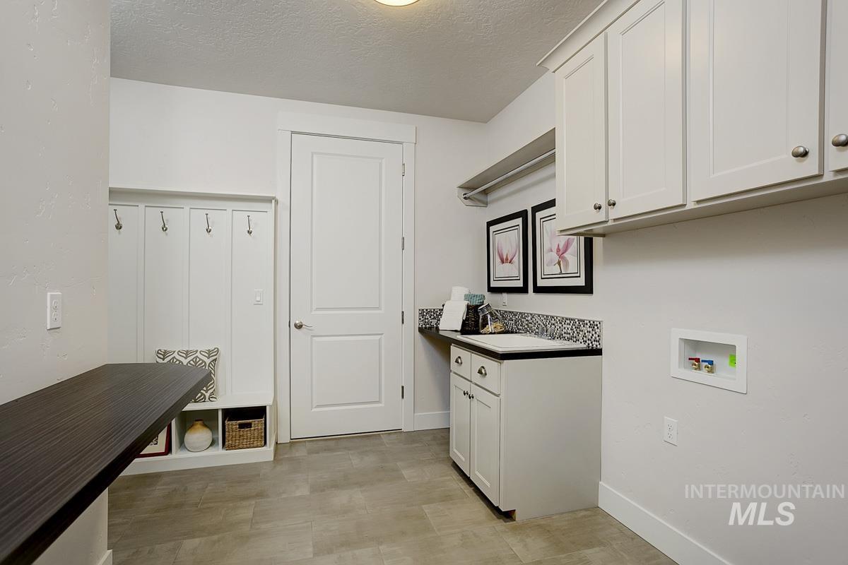 92 S Baxter Way Property Photo 19