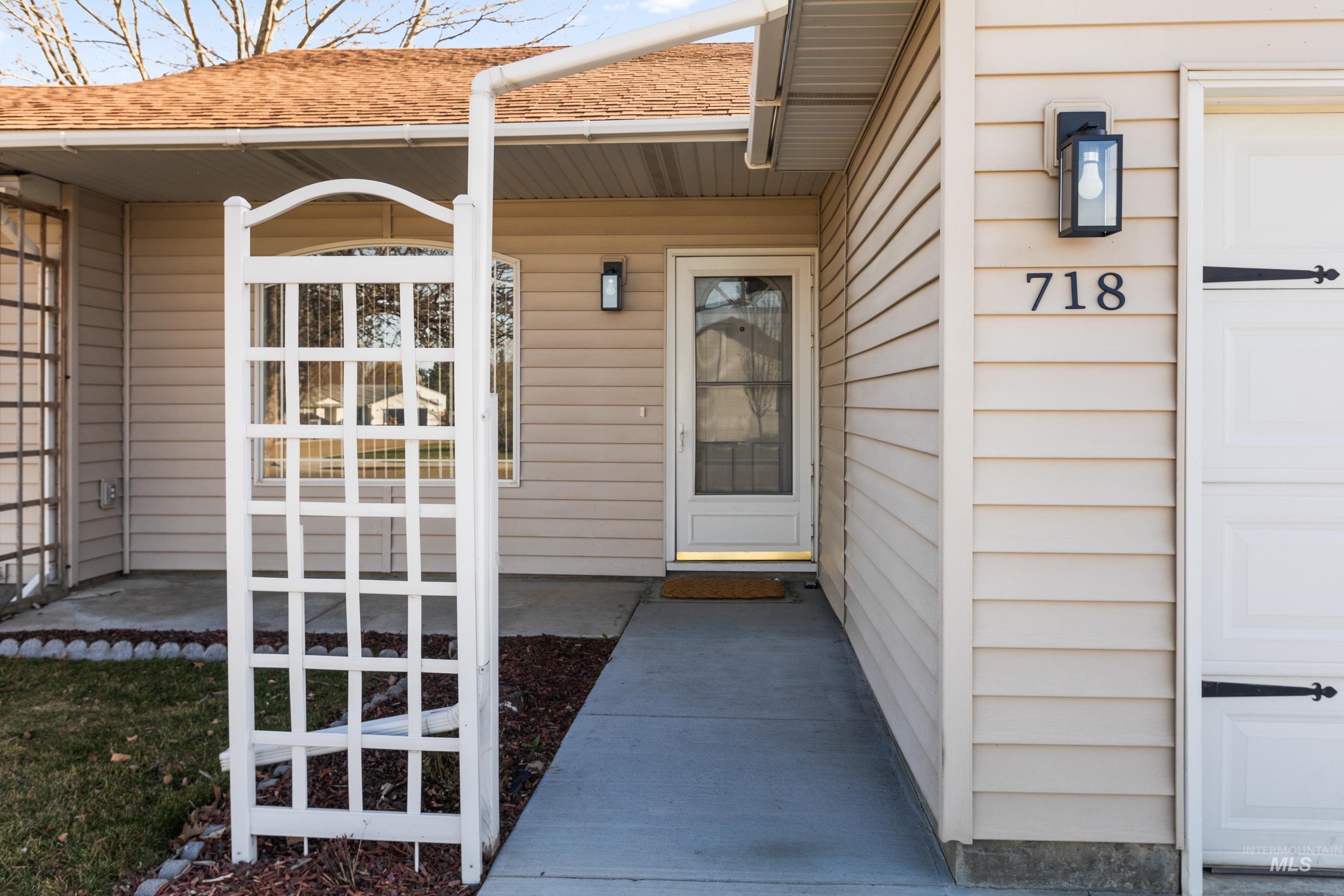 718 Monticello Ct Property Photo 3