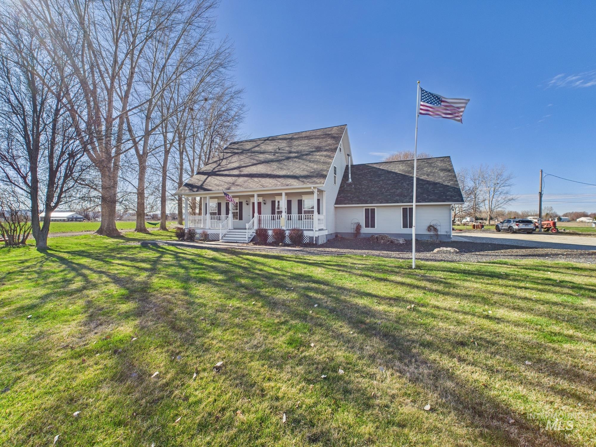 1725 W Central Road Property Photo 1