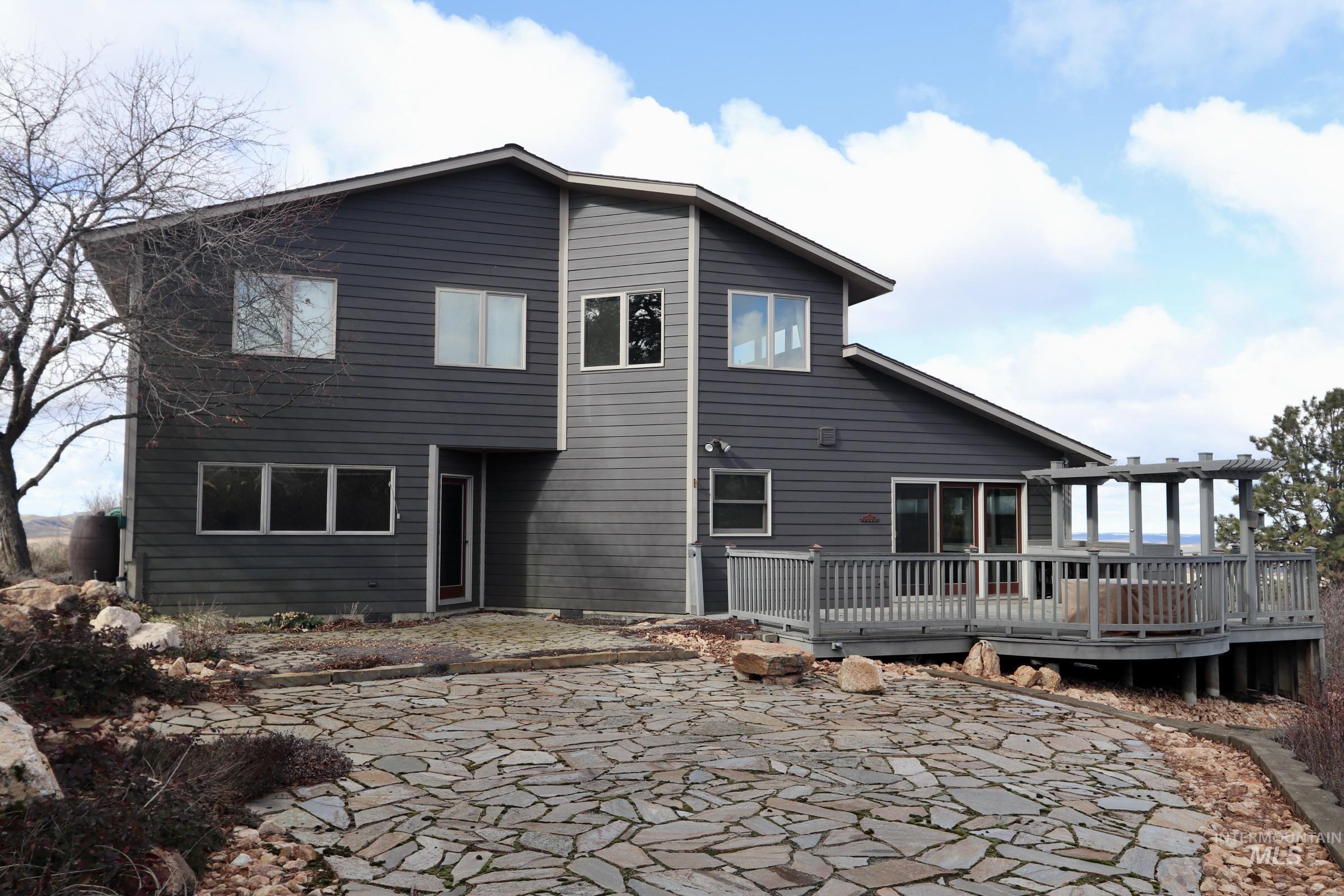 1096 Eid Rd Property Photo 2