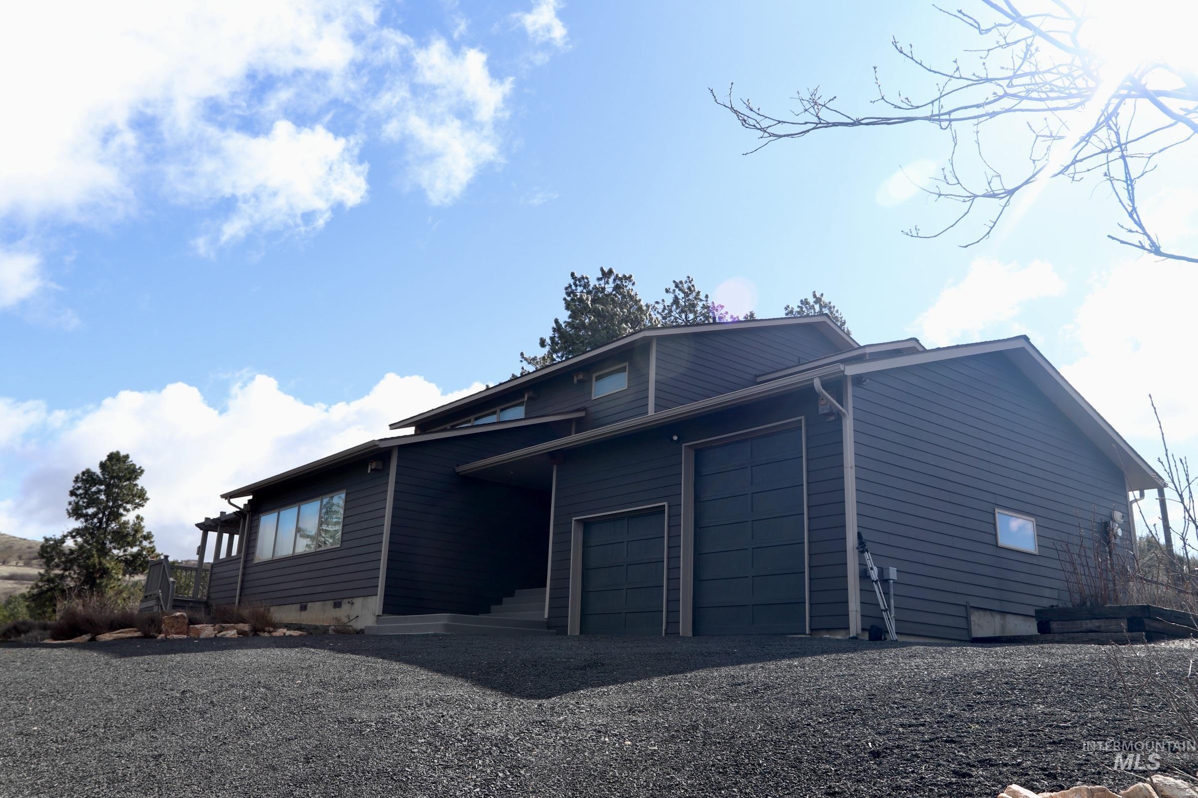 1096 Eid Rd Property Photo 3